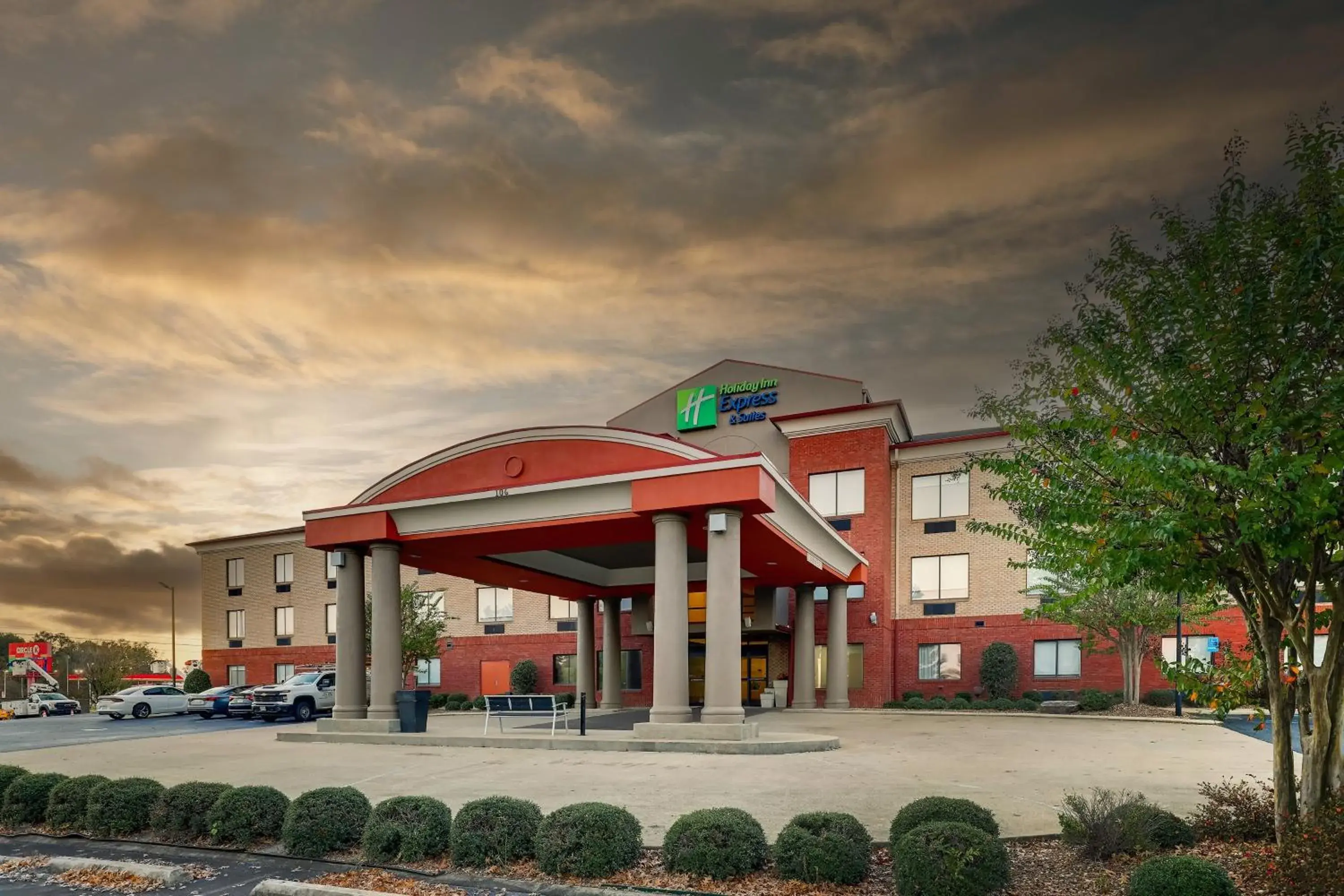 Property building in Holiday Inn Express Hotel & Suites- Gadsden by IHG Property building in Holiday Inn Express Hotel & Suites- Gadsden by IHG