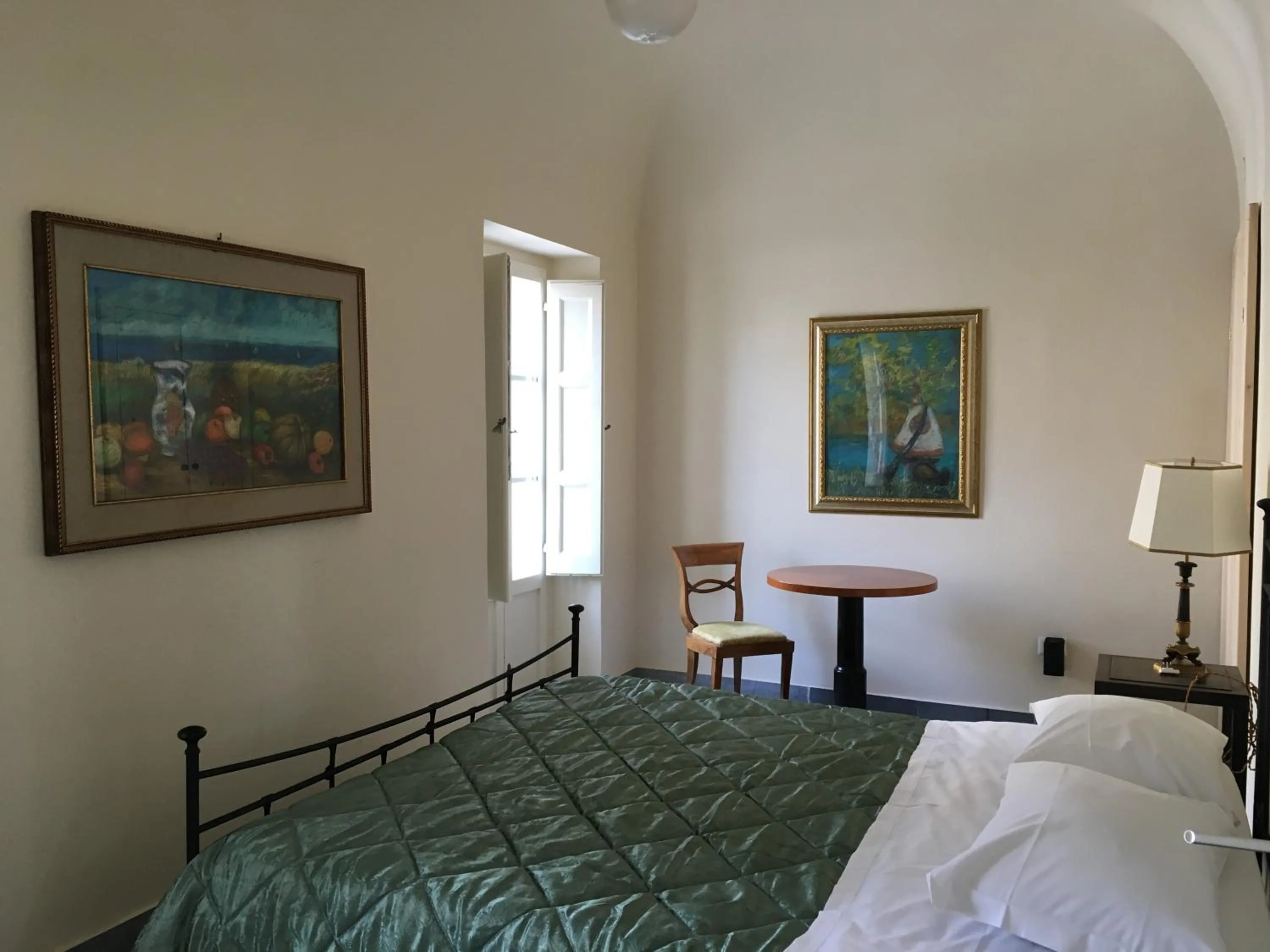 Bed in BellaVista Bike Stop