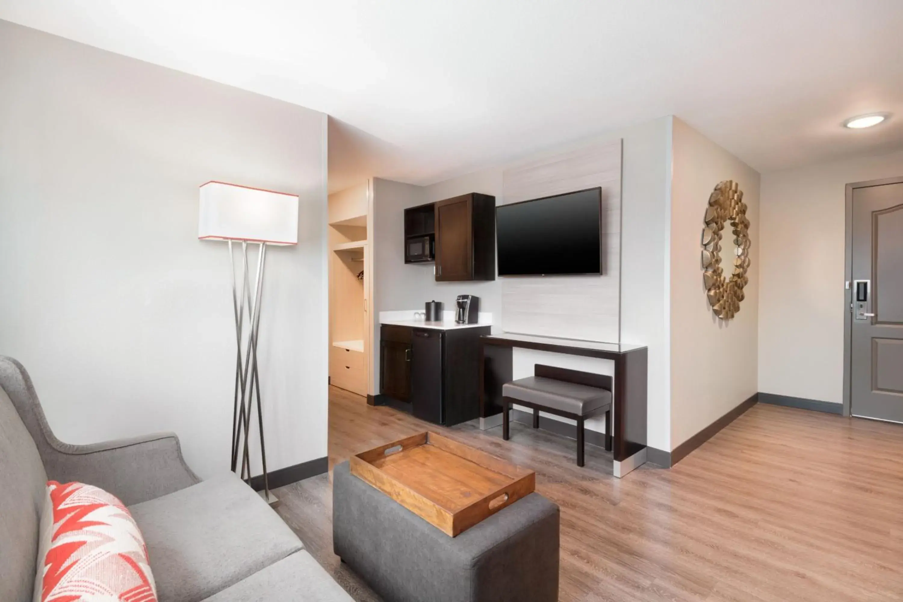 Corner Queen Suite with Sofa Bed in INN at GREEN ST Corner Queen Suite with Sofa Bed in INN at GREEN ST