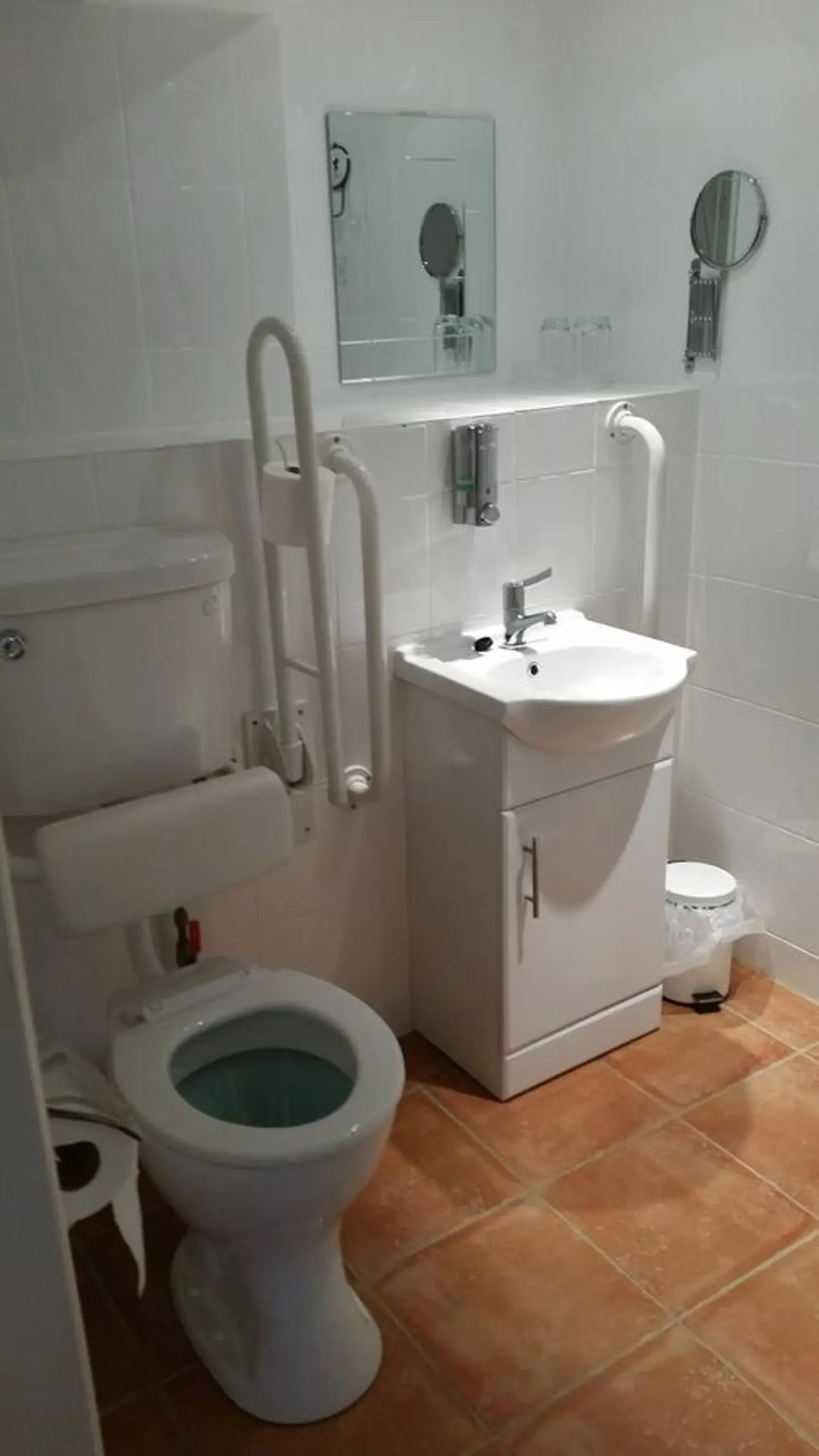 Family Room - single occupancy - Disability Access in Chilton Villa B&B Family Room - single occupancy - Disability Access in Chilton Villa B&B