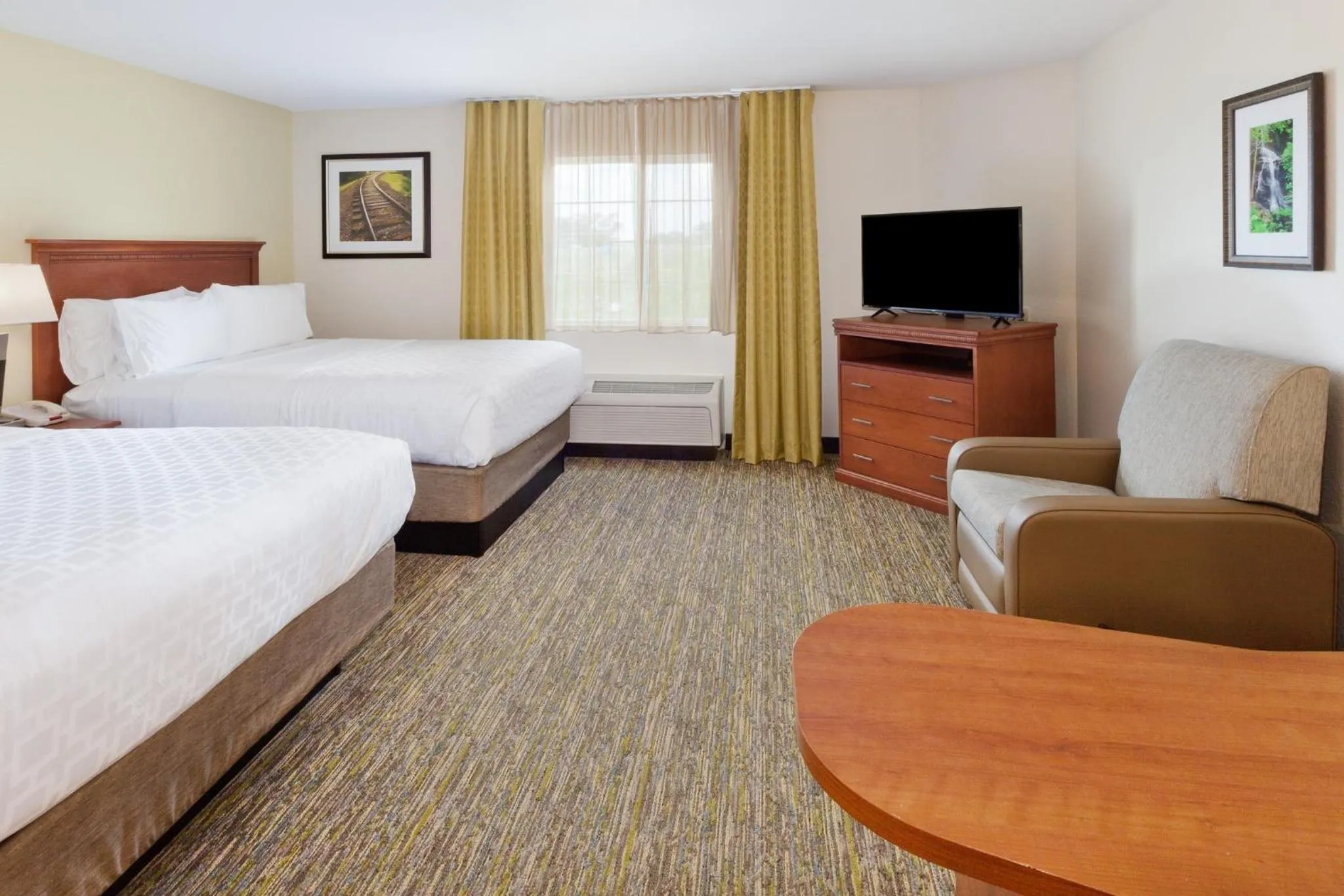 Photo of the whole room, Bed in Candlewood Suites Eastchase Park by IHG