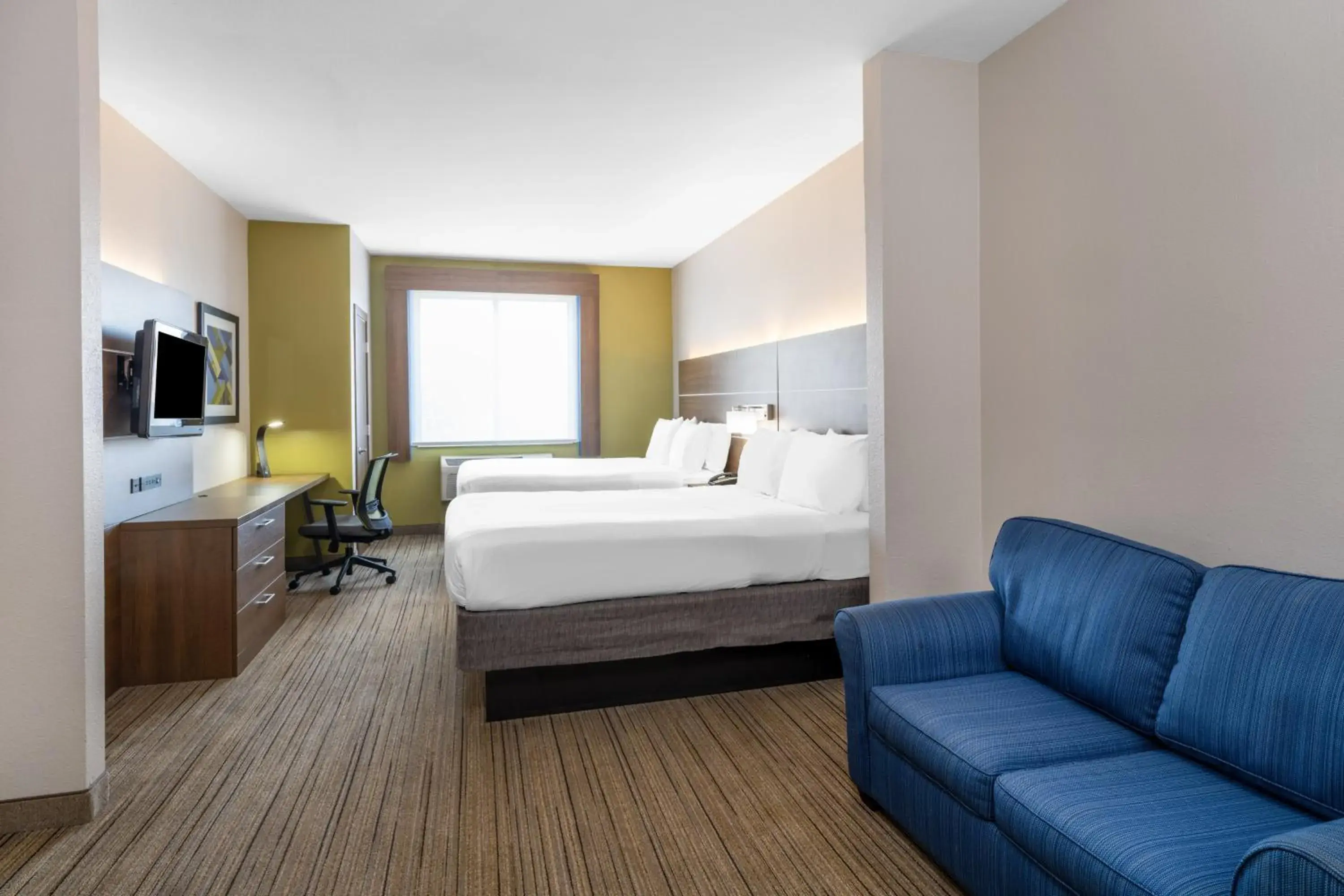 Photo of the whole room, Bed in Holiday Inn Express & Suites Dallas Fair Park