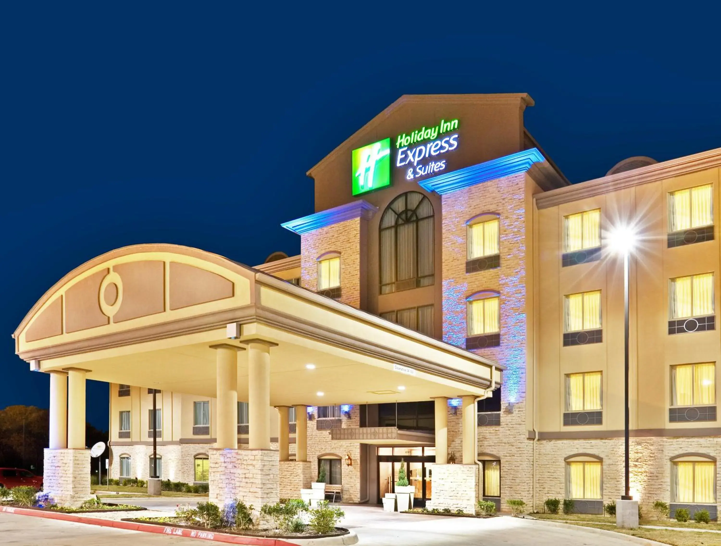 Property Building in Holiday Inn Express & Suites Dallas Fair Park