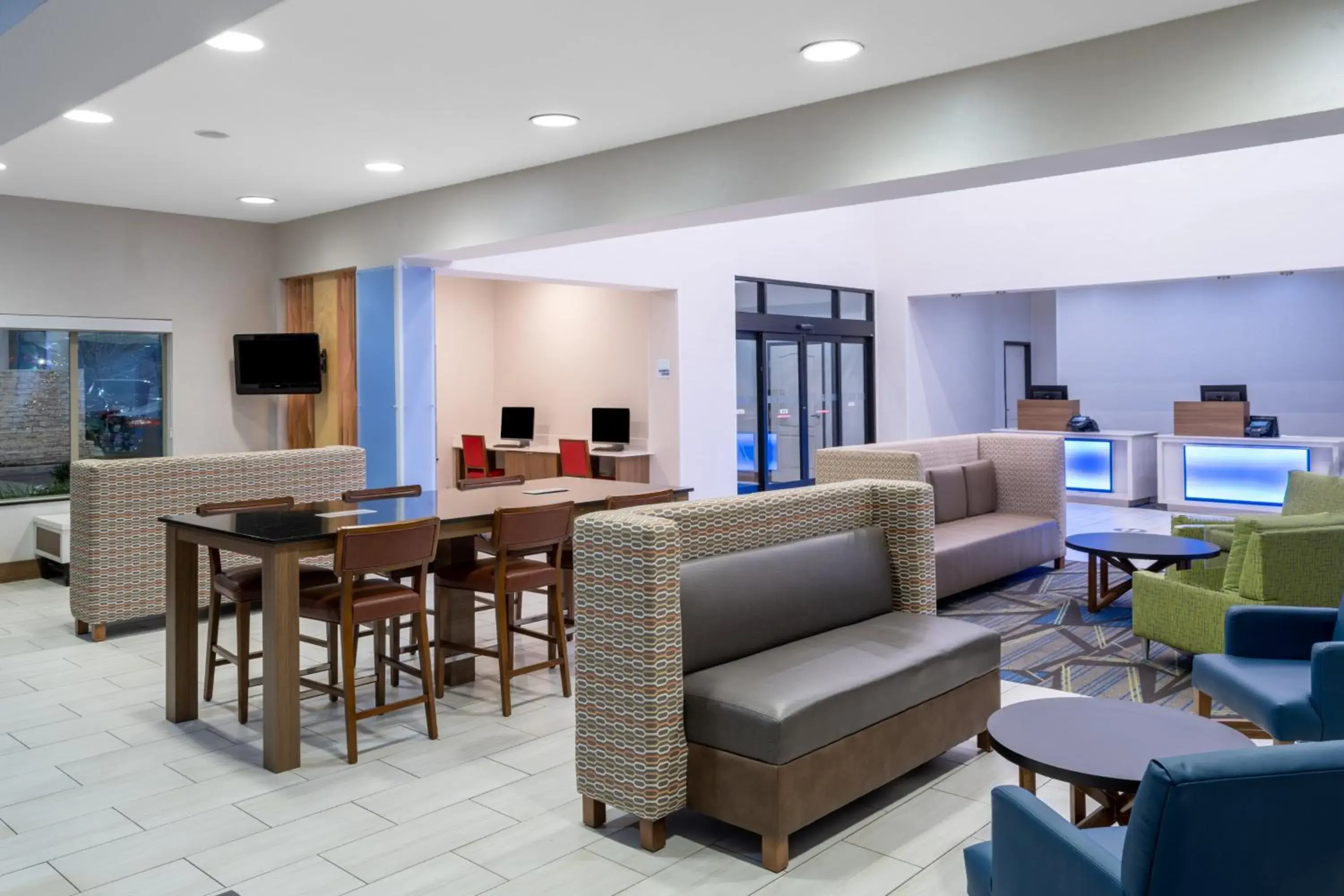 Property building, Seating Area in Holiday Inn Express & Suites Dallas Fair Park