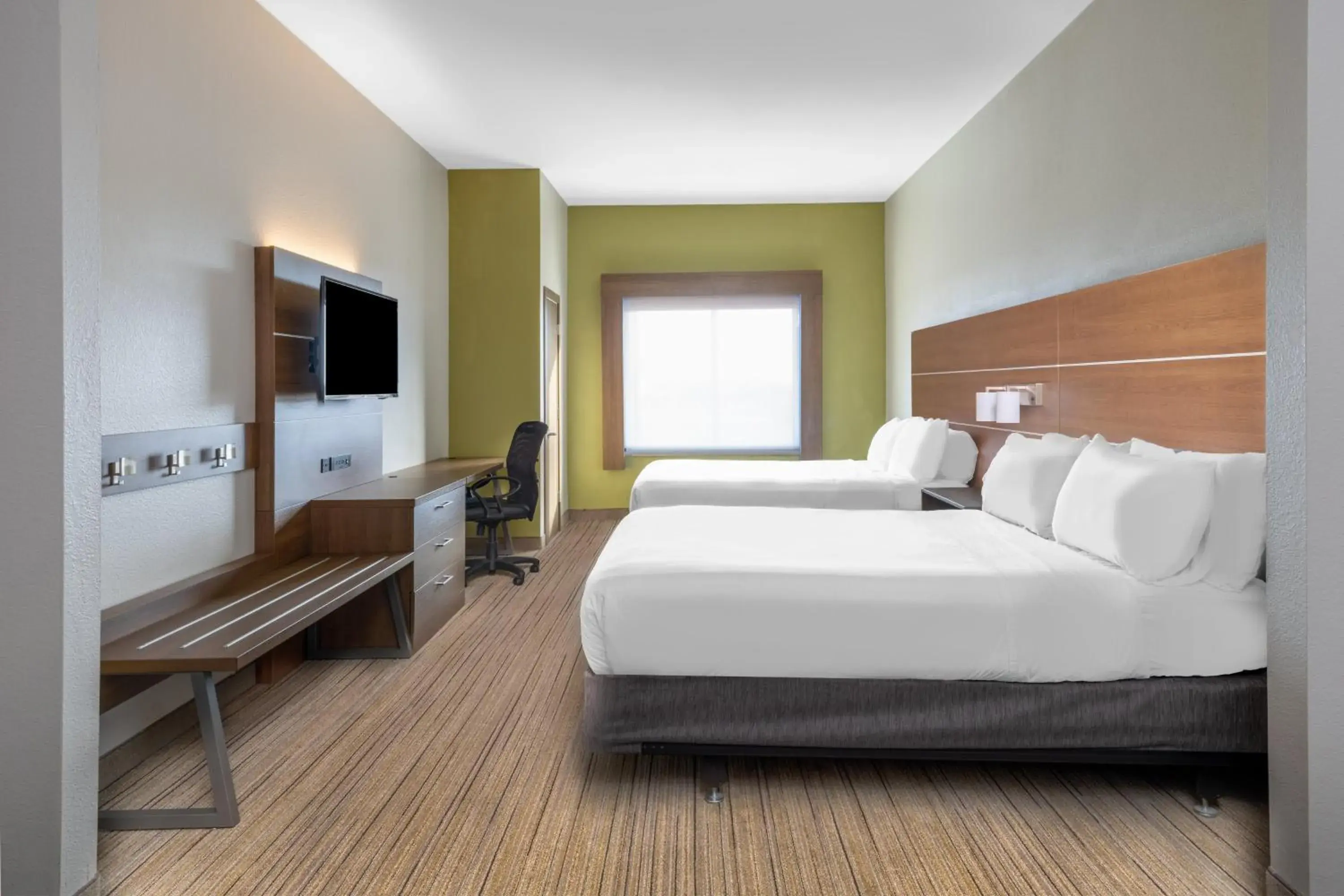 Photo of the whole room, Bed in Holiday Inn Express & Suites Dallas Fair Park