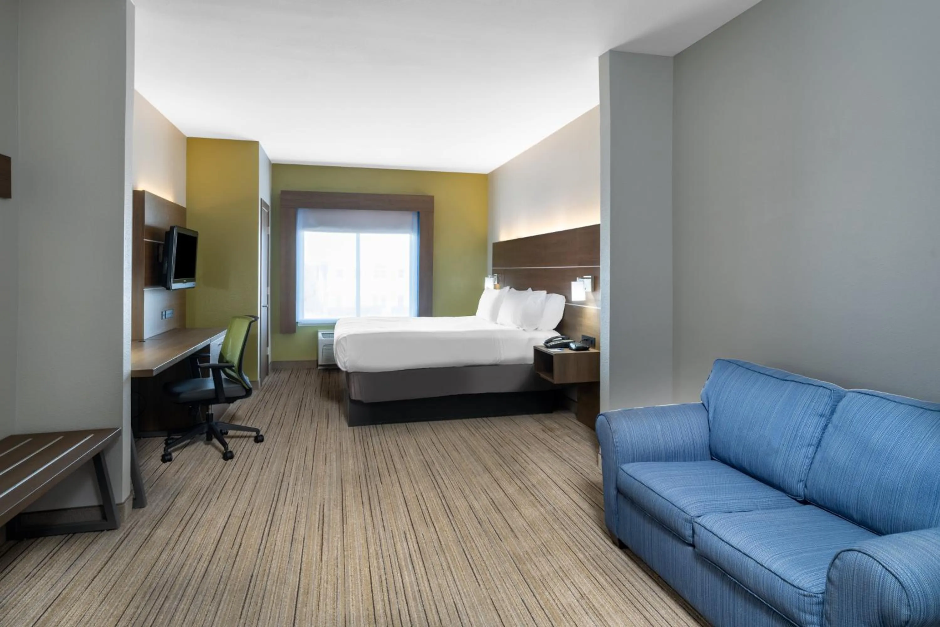 Photo of the whole room, Bed in Holiday Inn Express & Suites Dallas East - Fair Park by IHG