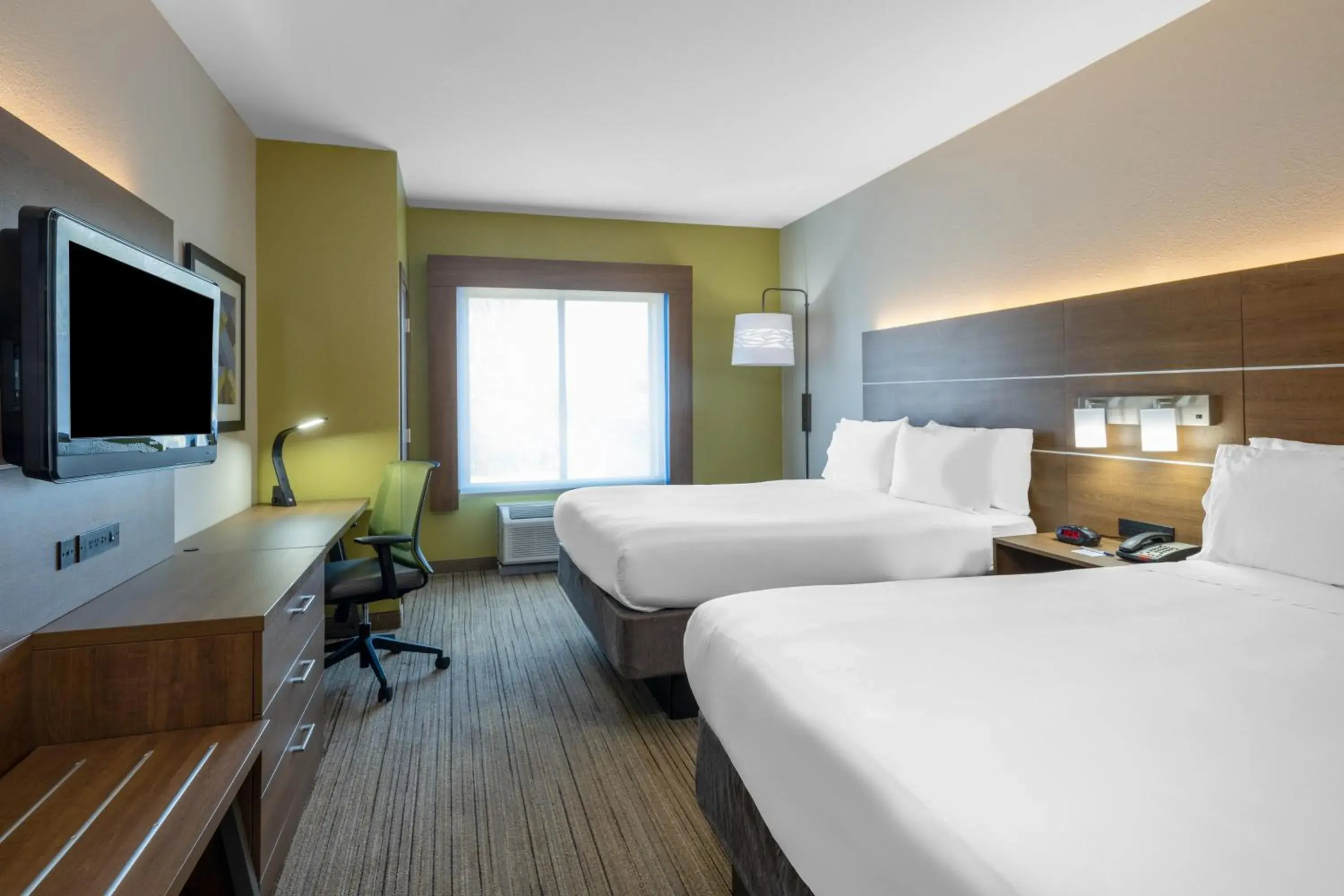 Photo of the whole room, Bed in Holiday Inn Express & Suites Dallas Fair Park