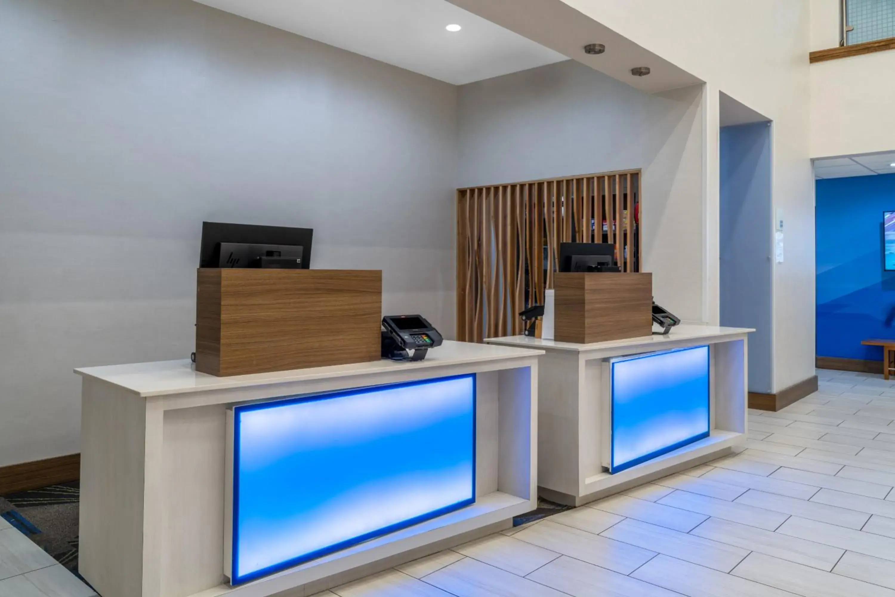 Property building, Lobby/Reception in Holiday Inn Express & Suites Dallas Fair Park