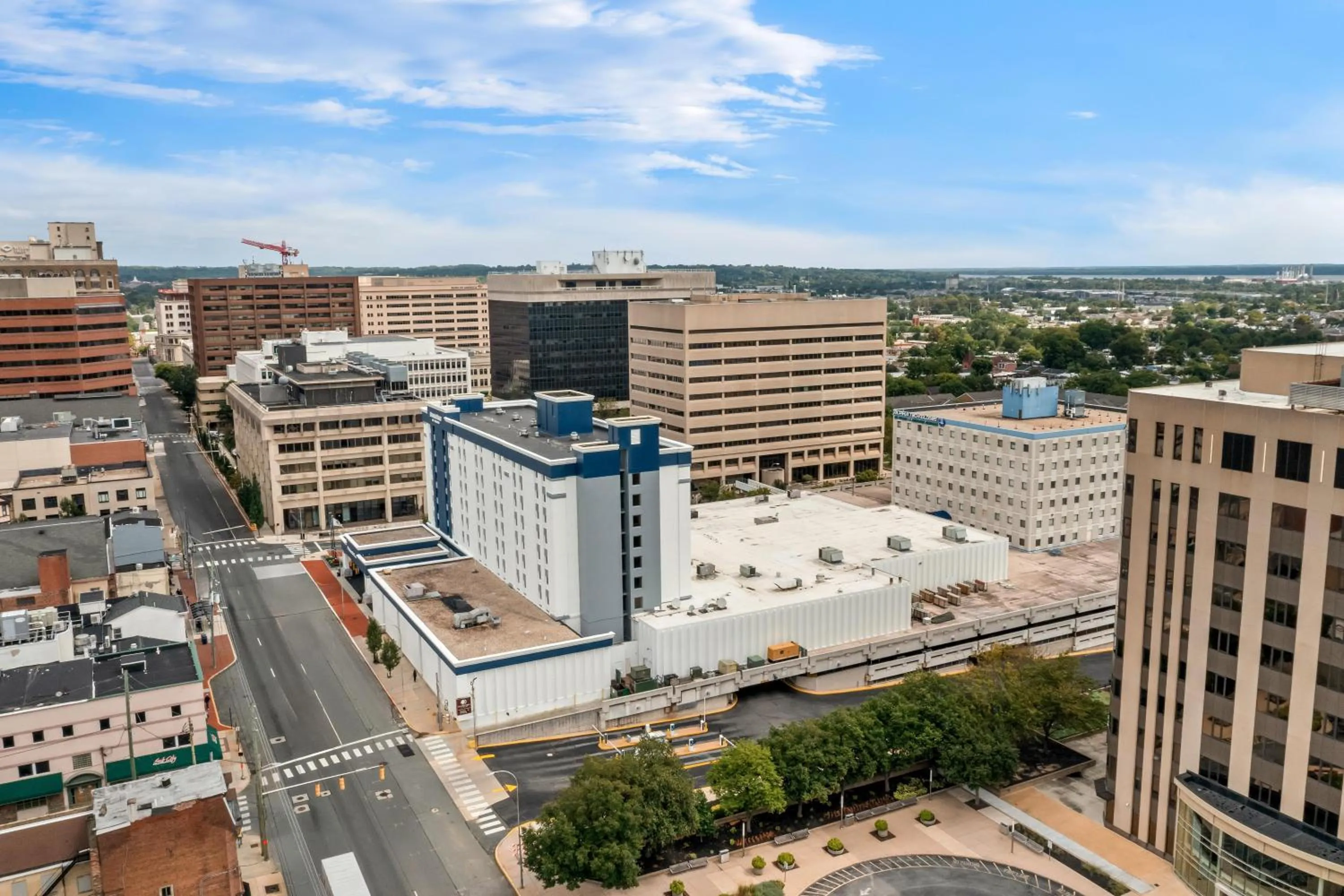 Property building in DoubleTree by Hilton Downtown Wilmington - Legal District