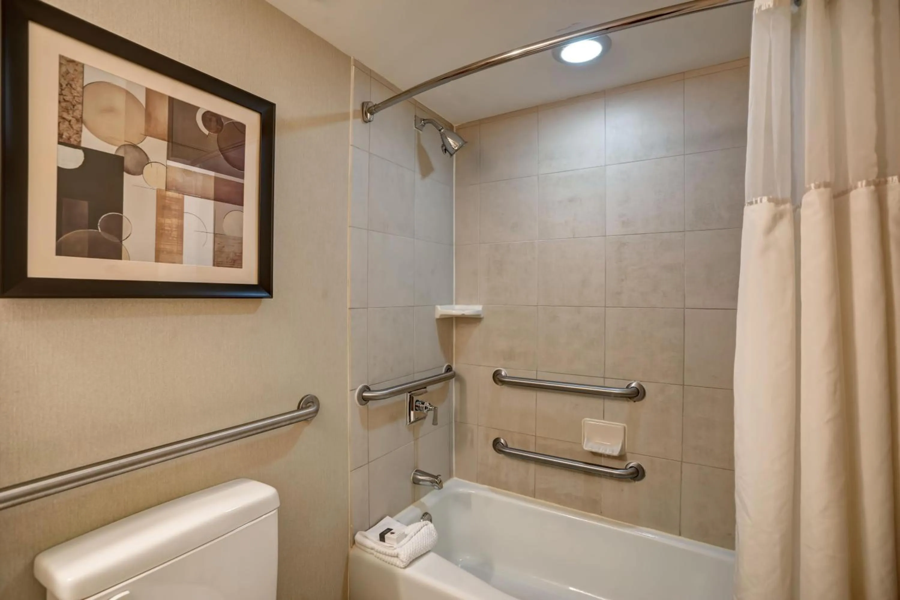 Bathroom in DoubleTree by Hilton Downtown Wilmington - Legal District