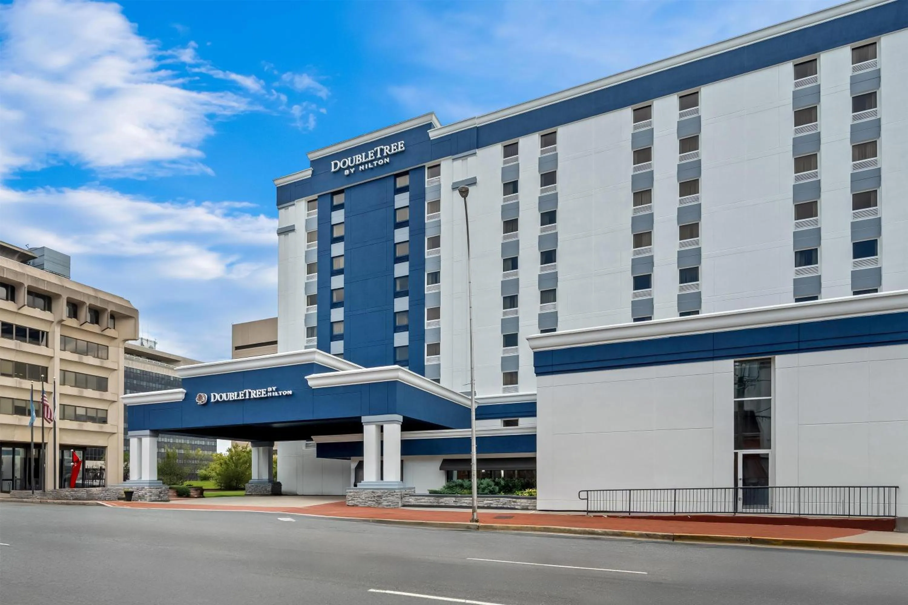 Property building in DoubleTree by Hilton Downtown Wilmington - Legal District