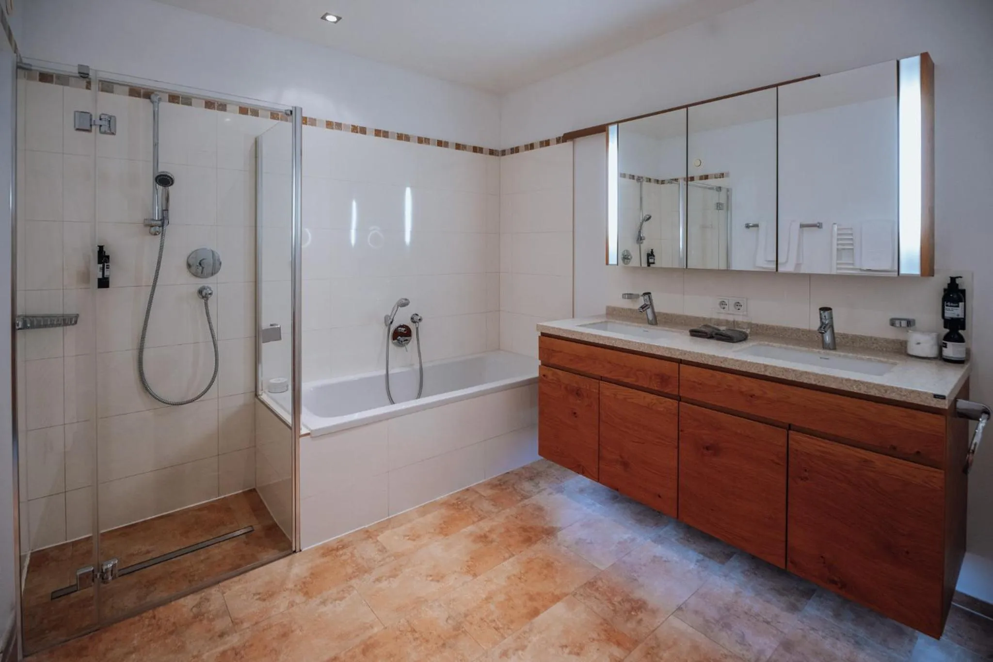 Photo of the whole room in Hotel Goldener Berg