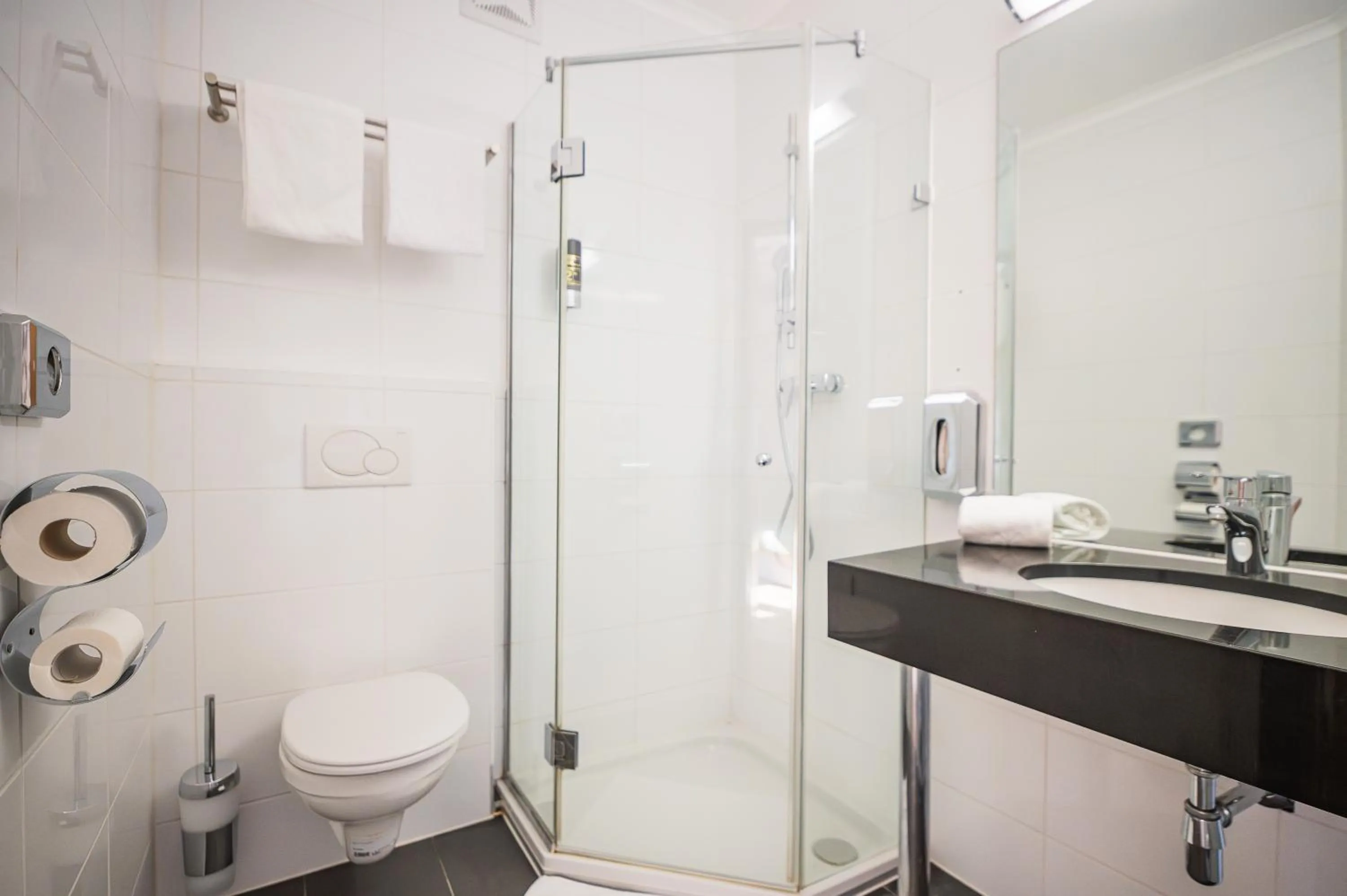 Shower in Arion Airport Hotel