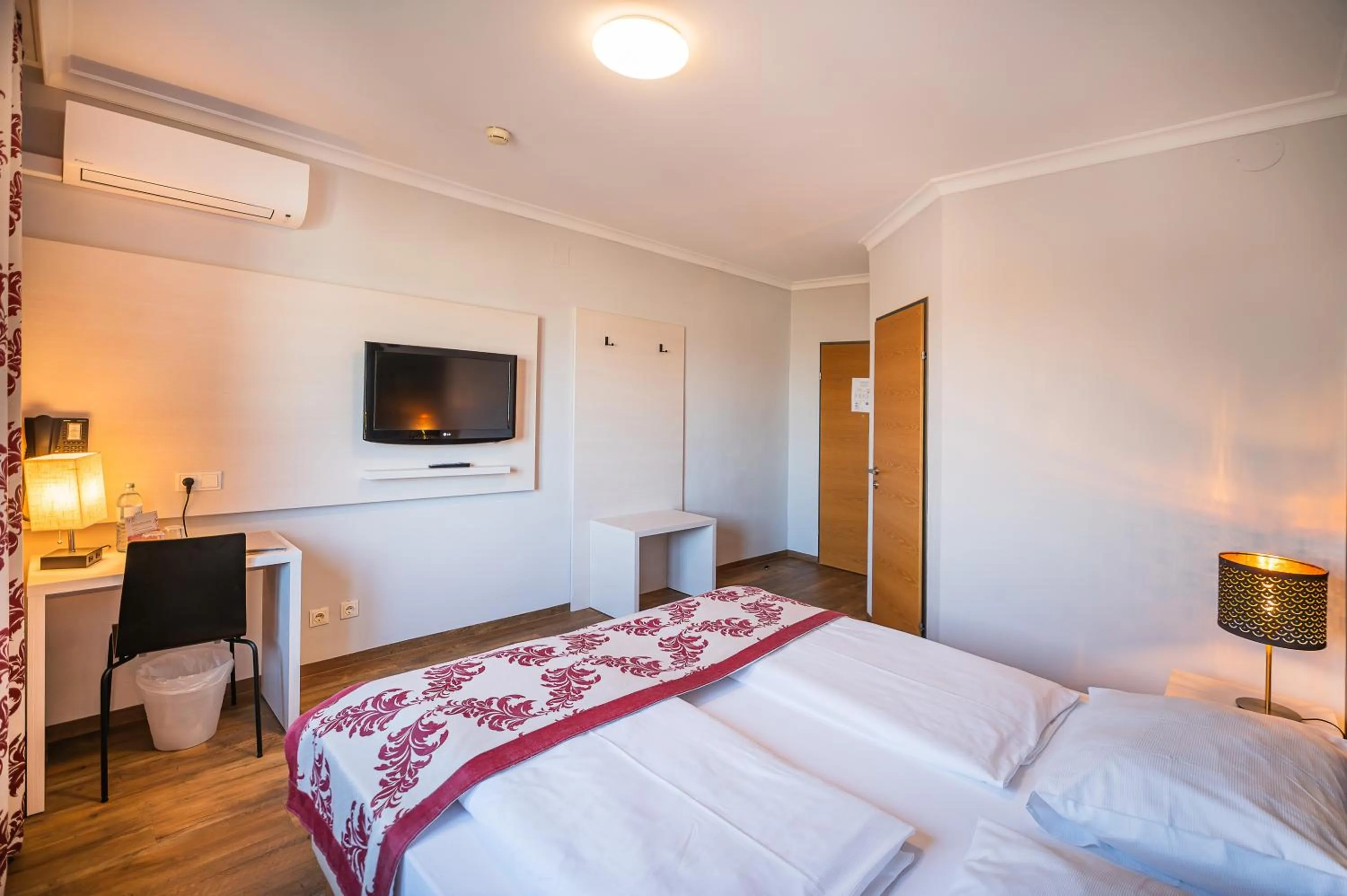 Photo of the whole room, Bed in Arion Airport Hotel