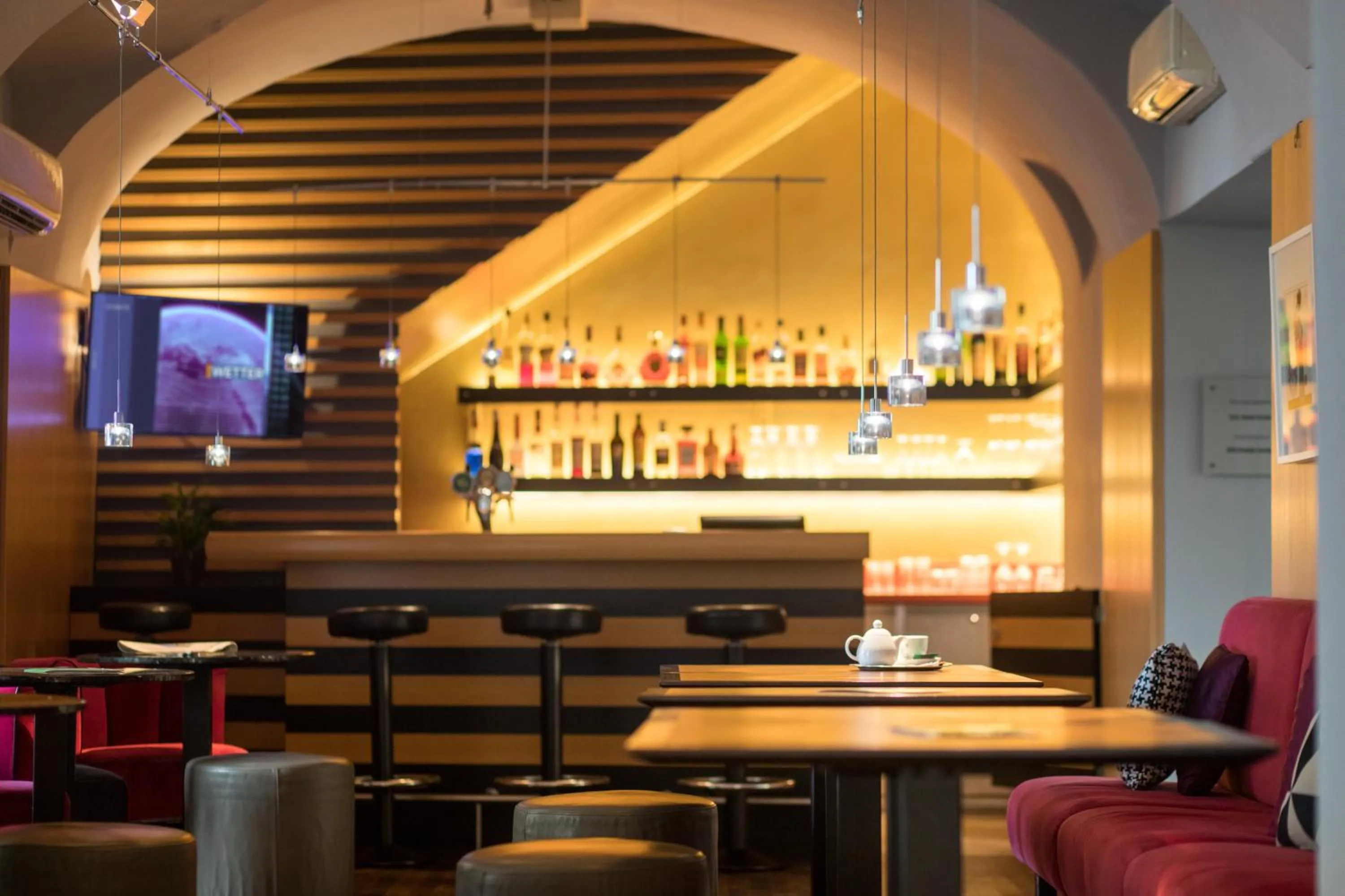 Lounge or bar in Holiday Inn Vienna City by IHG