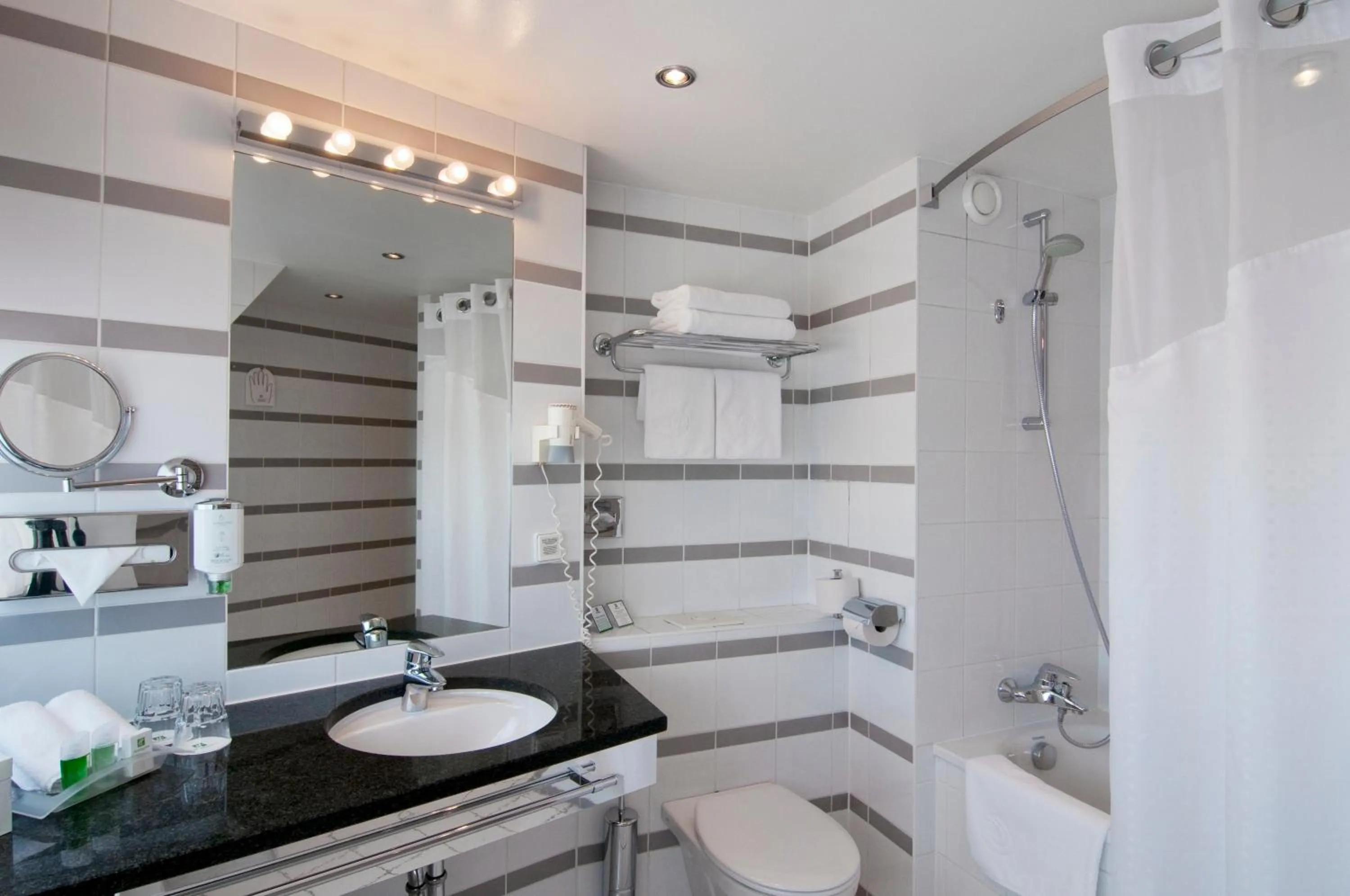 Bathroom in Holiday Inn Vienna City by IHG