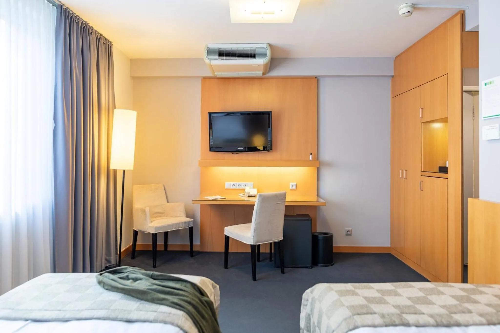 Photo of the whole room, Bed in Holiday Inn Vienna City by IHG