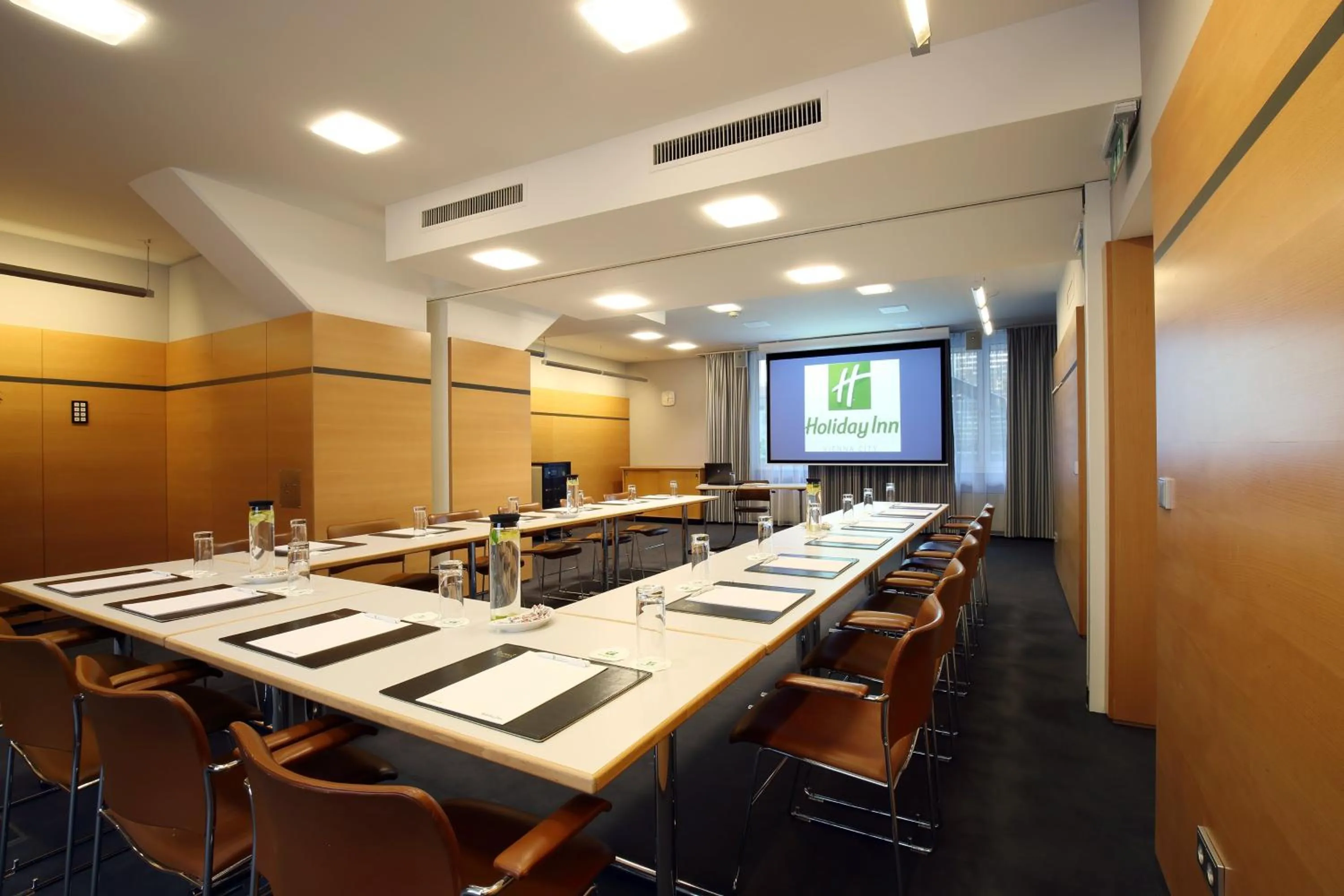 Meeting/conference room in Holiday Inn Vienna City by IHG