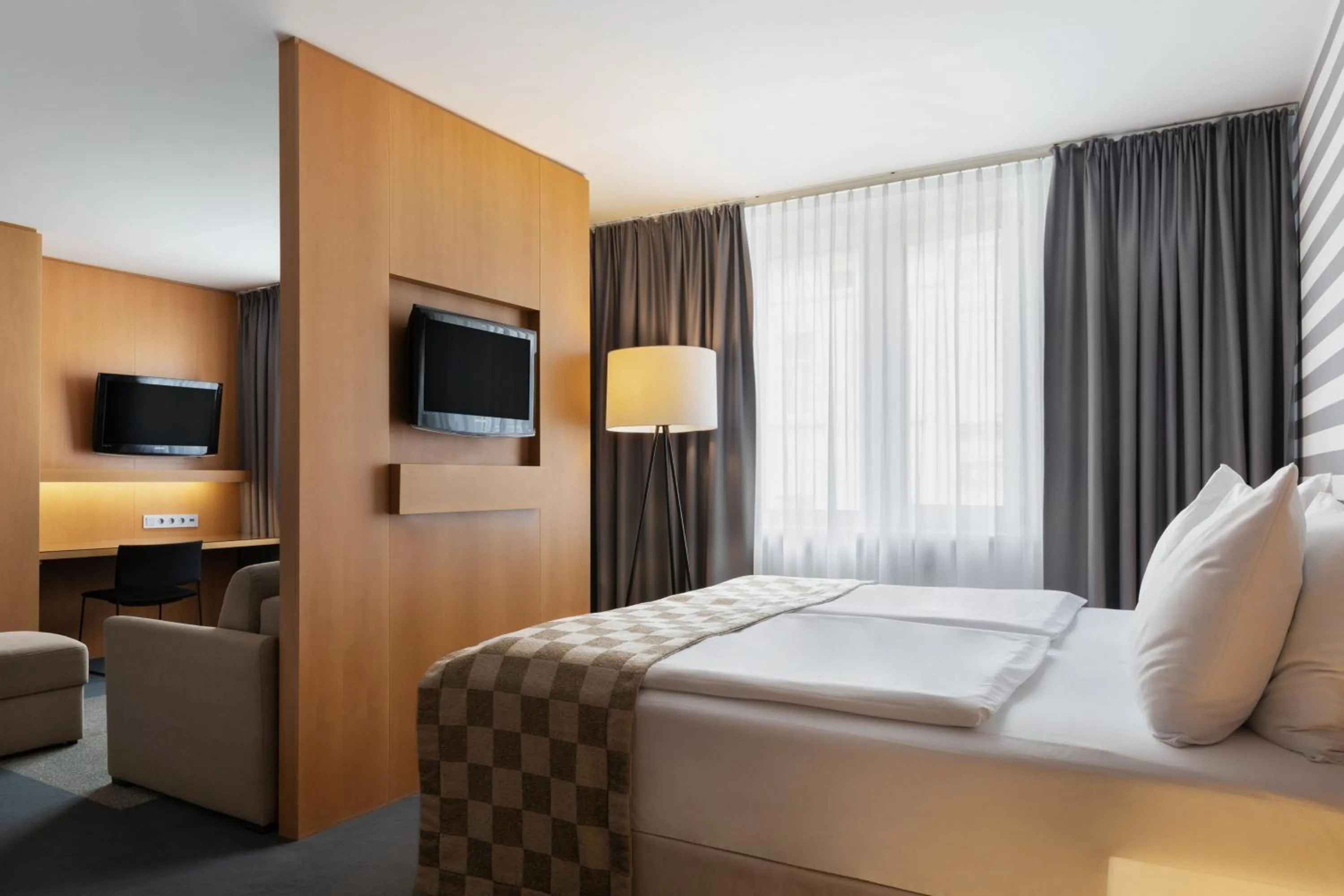 Photo of the whole room, Bed in Holiday Inn Vienna City by IHG