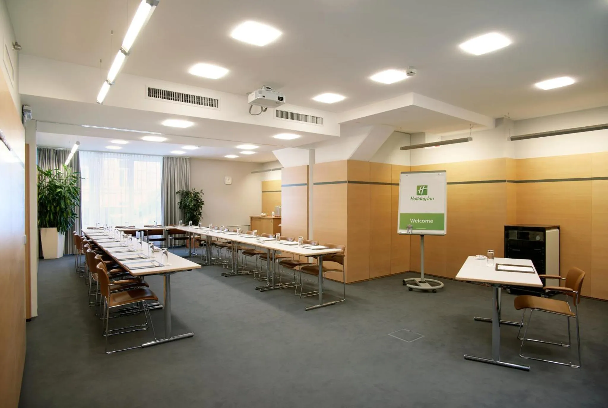 Meeting/conference room in Holiday Inn Vienna City by IHG