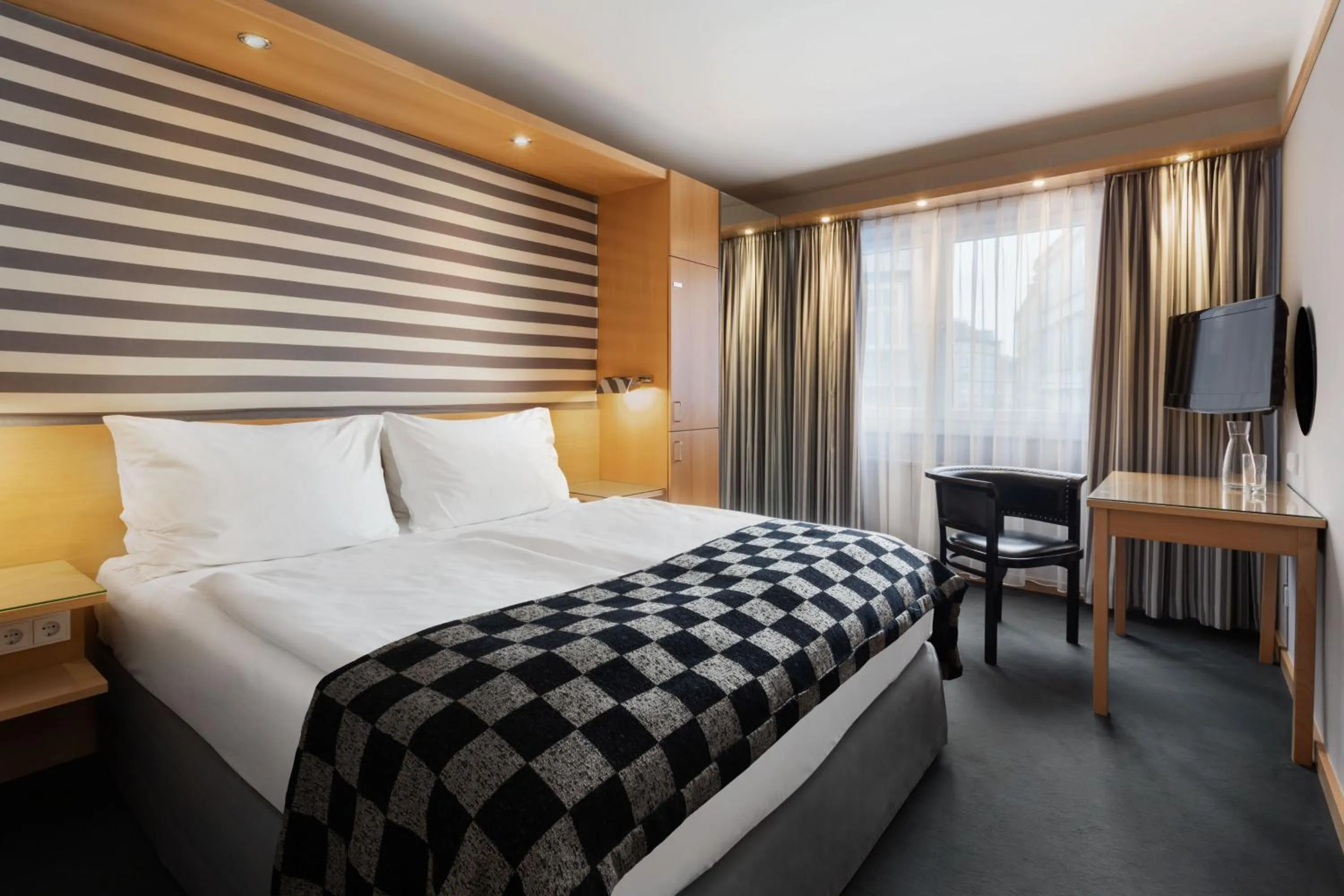 Photo of the whole room, Bed in Holiday Inn Vienna City by IHG