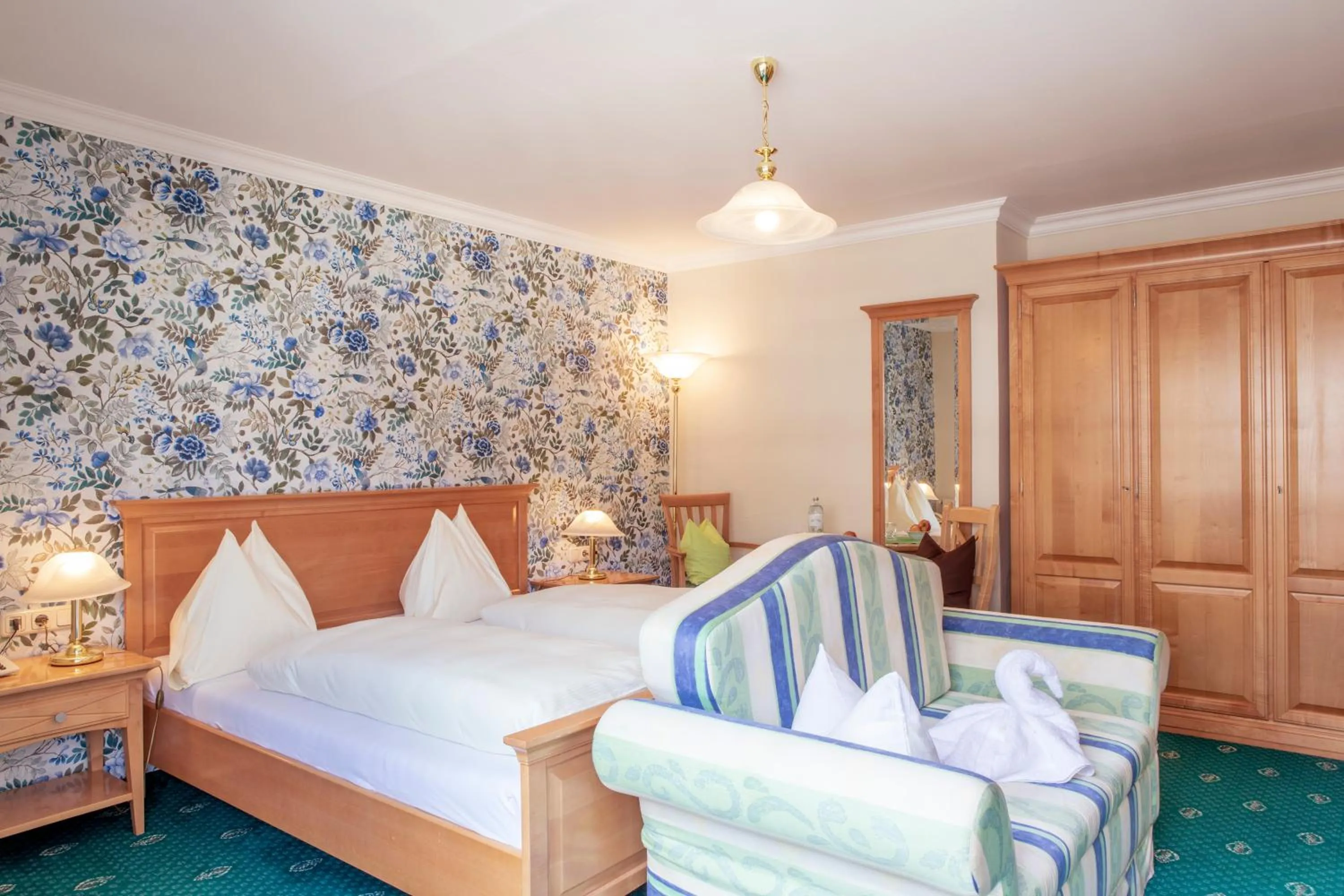 Photo of the whole room, Bed in Hotel Weisser Bär