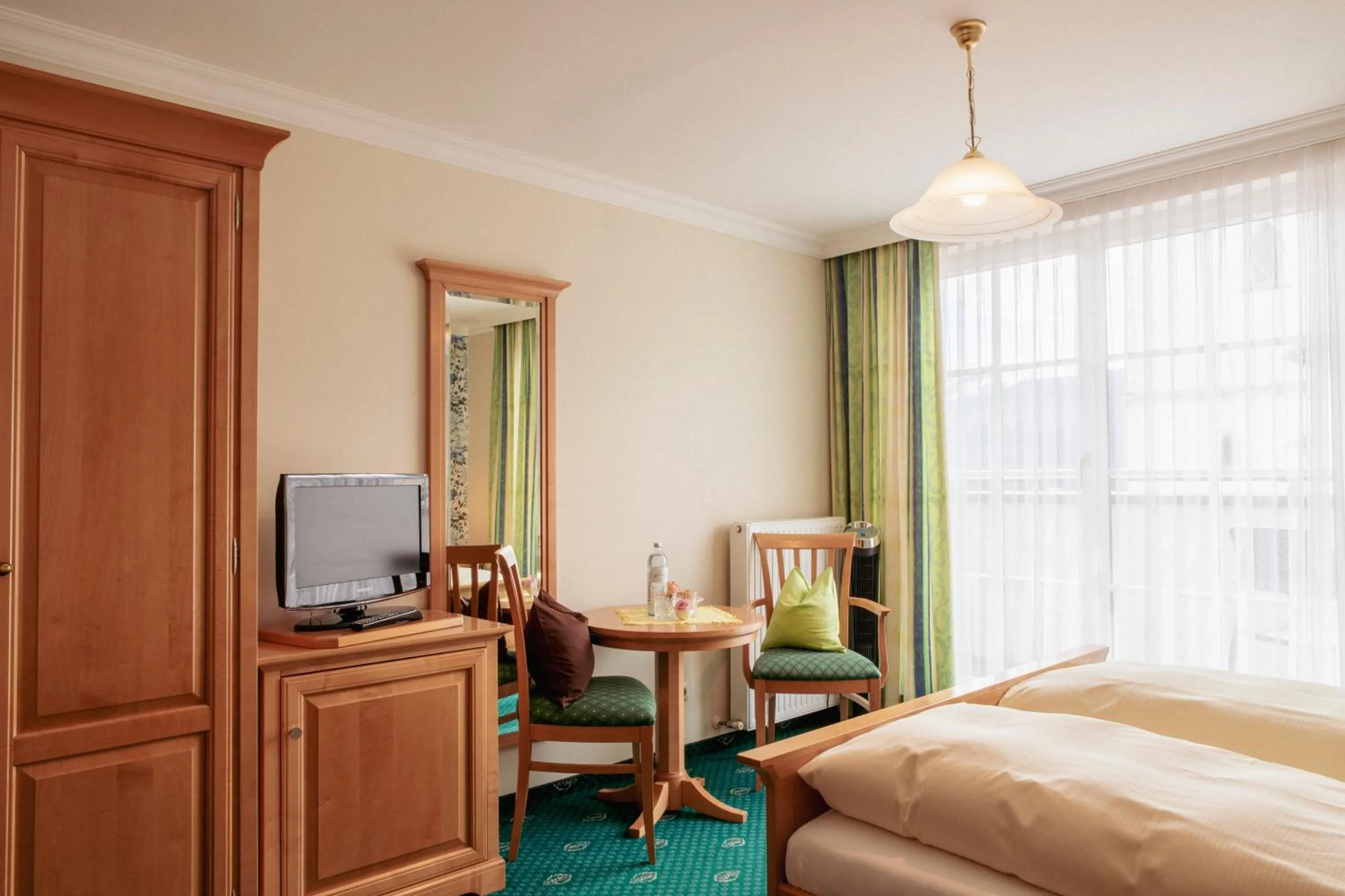 Bedroom, Bed in Hotel Weisser Bär