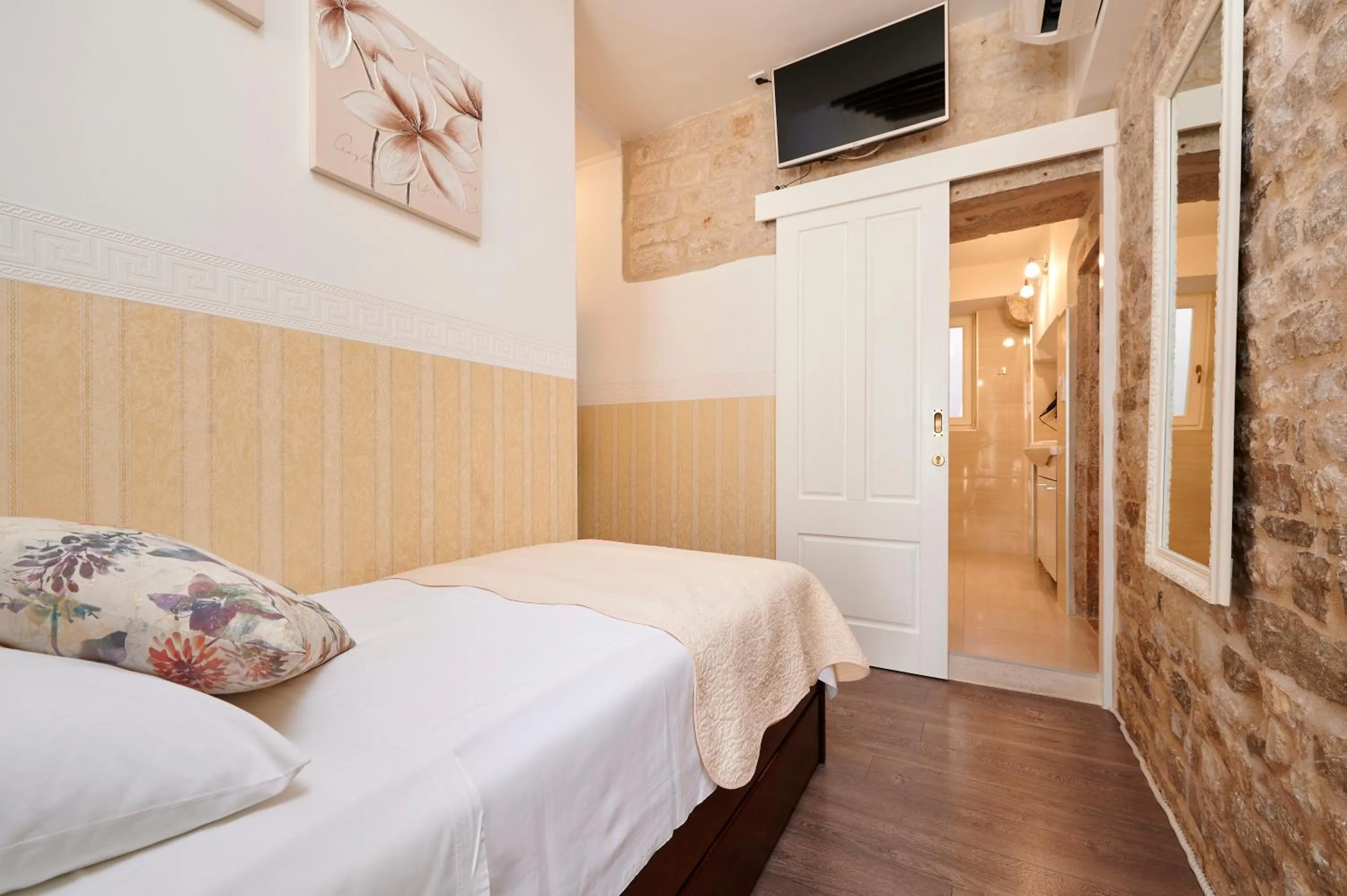 Bed in Palace Central Square