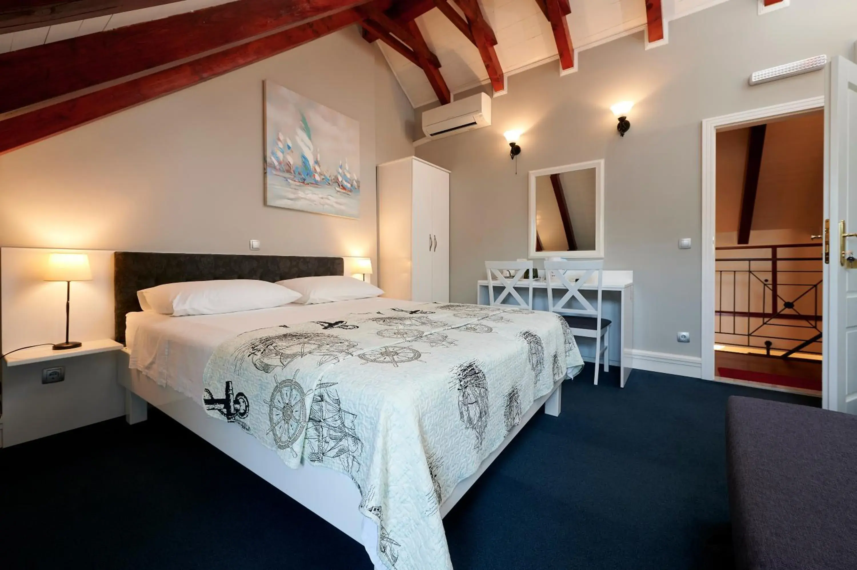 Photo of the whole room, Bed in Palace Central Square Photo of the whole room, Bed in Palace Central Square