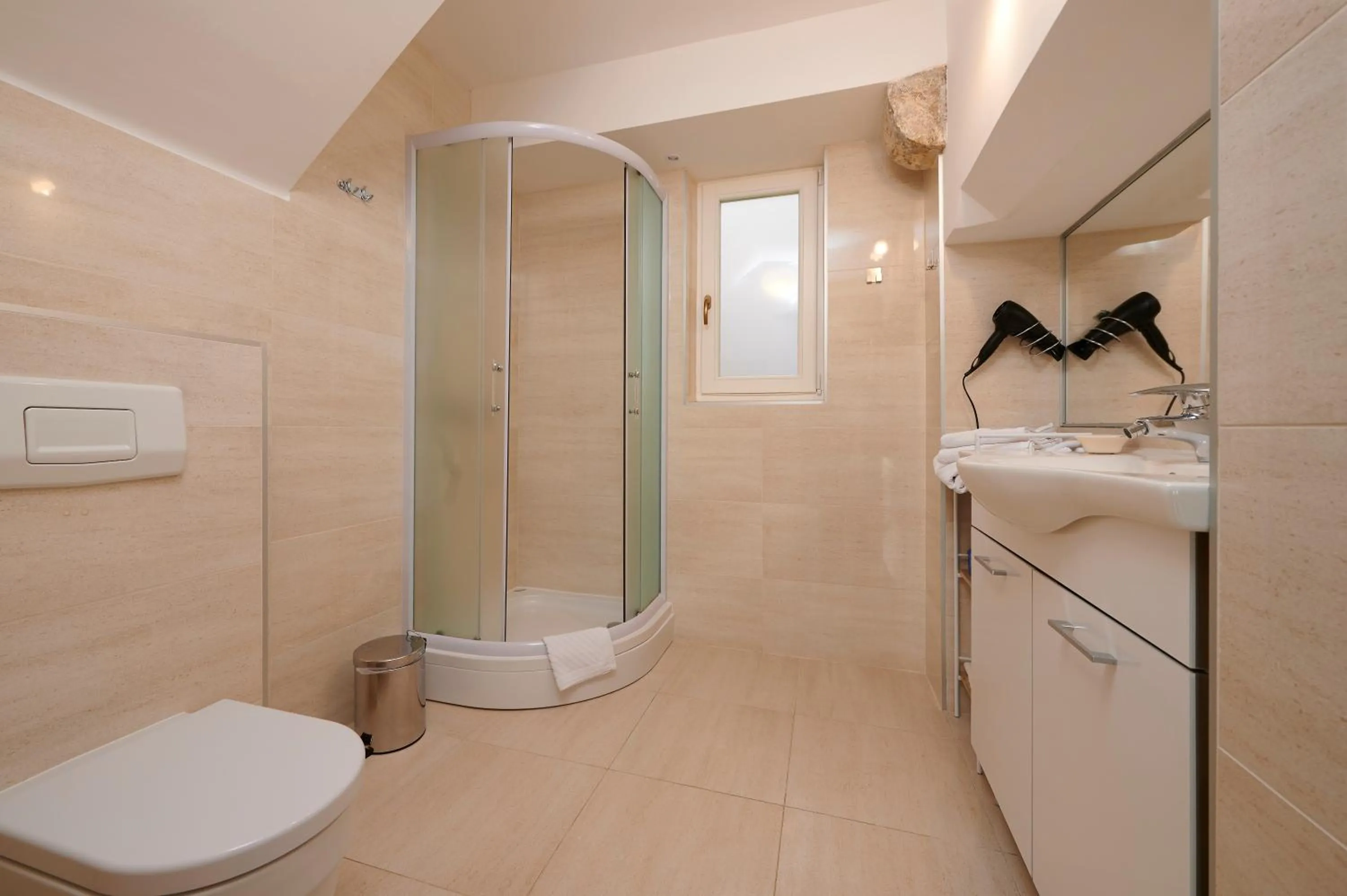 Bathroom in Palace Central Square