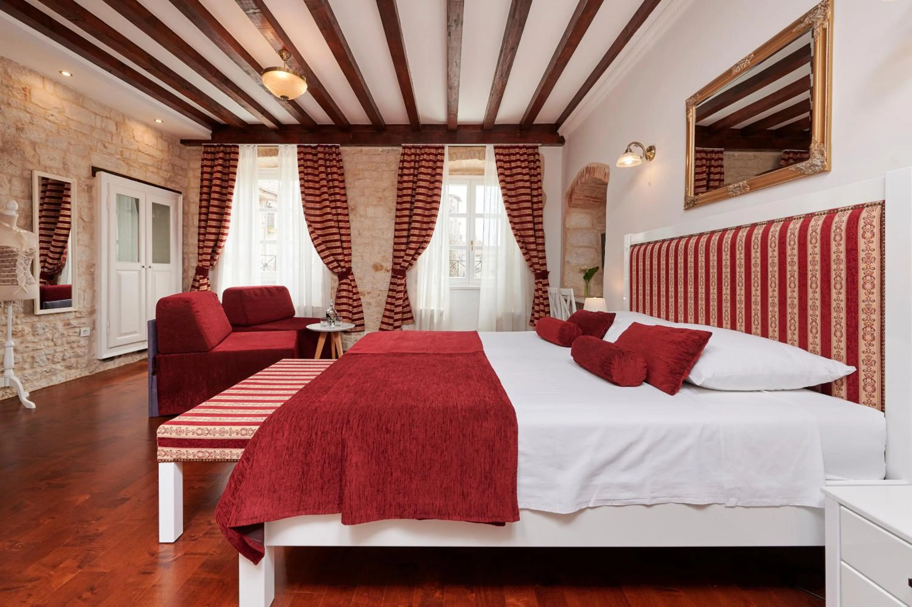 Photo of the whole room, Bed in Palace Central Square