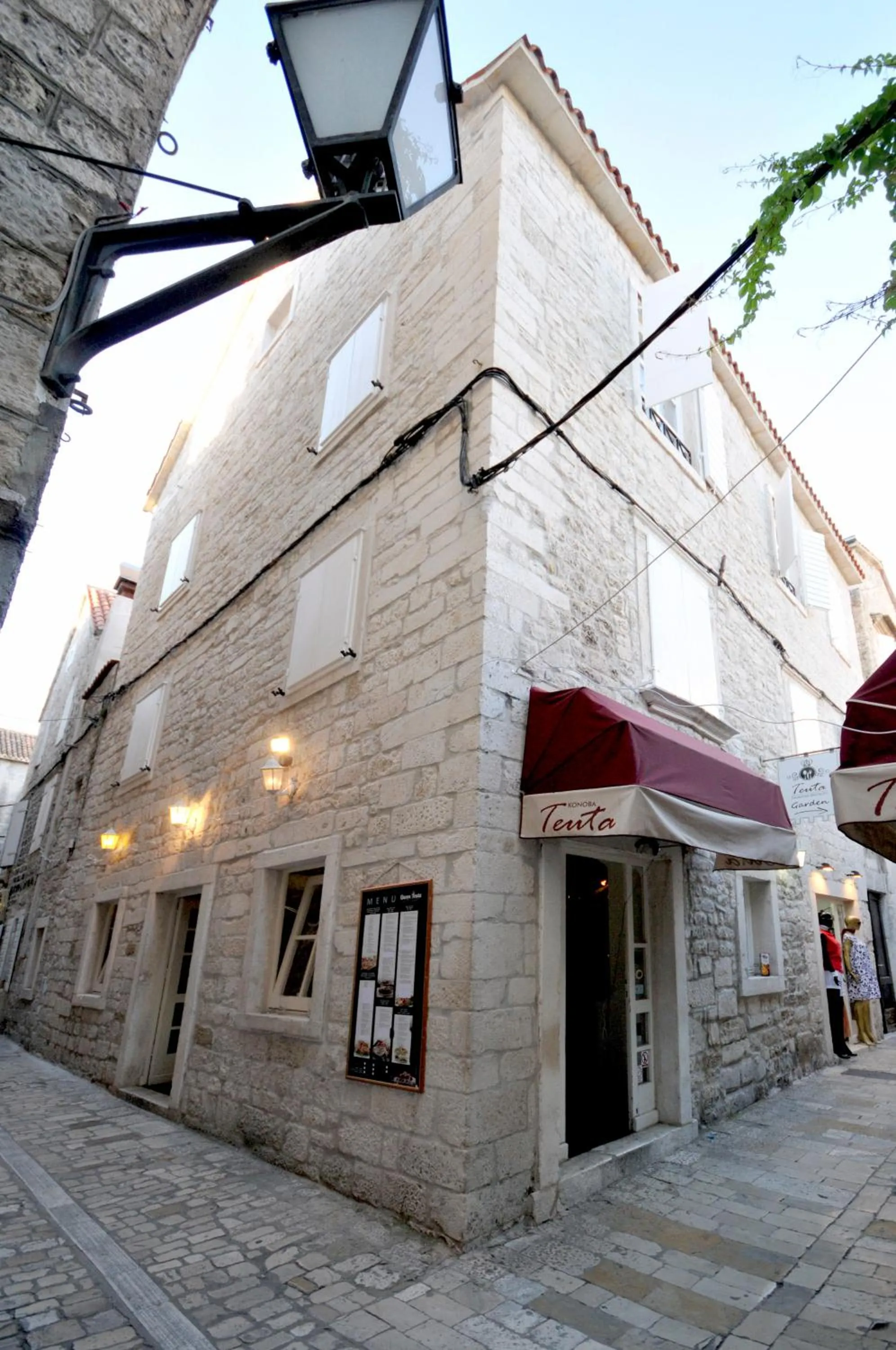 Property building in Palace Central Square