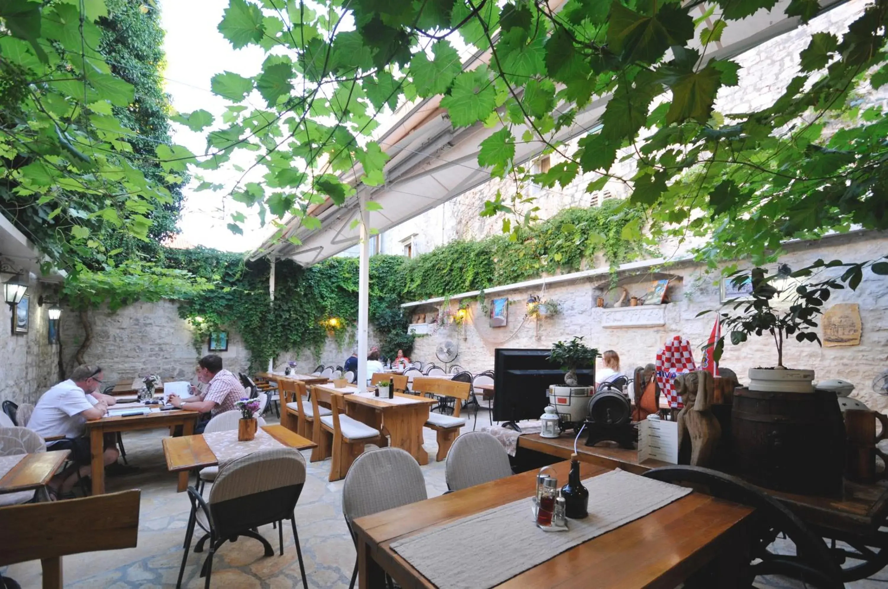 Restaurant/places to eat in Palace Central Square Restaurant/places to eat in Palace Central Square