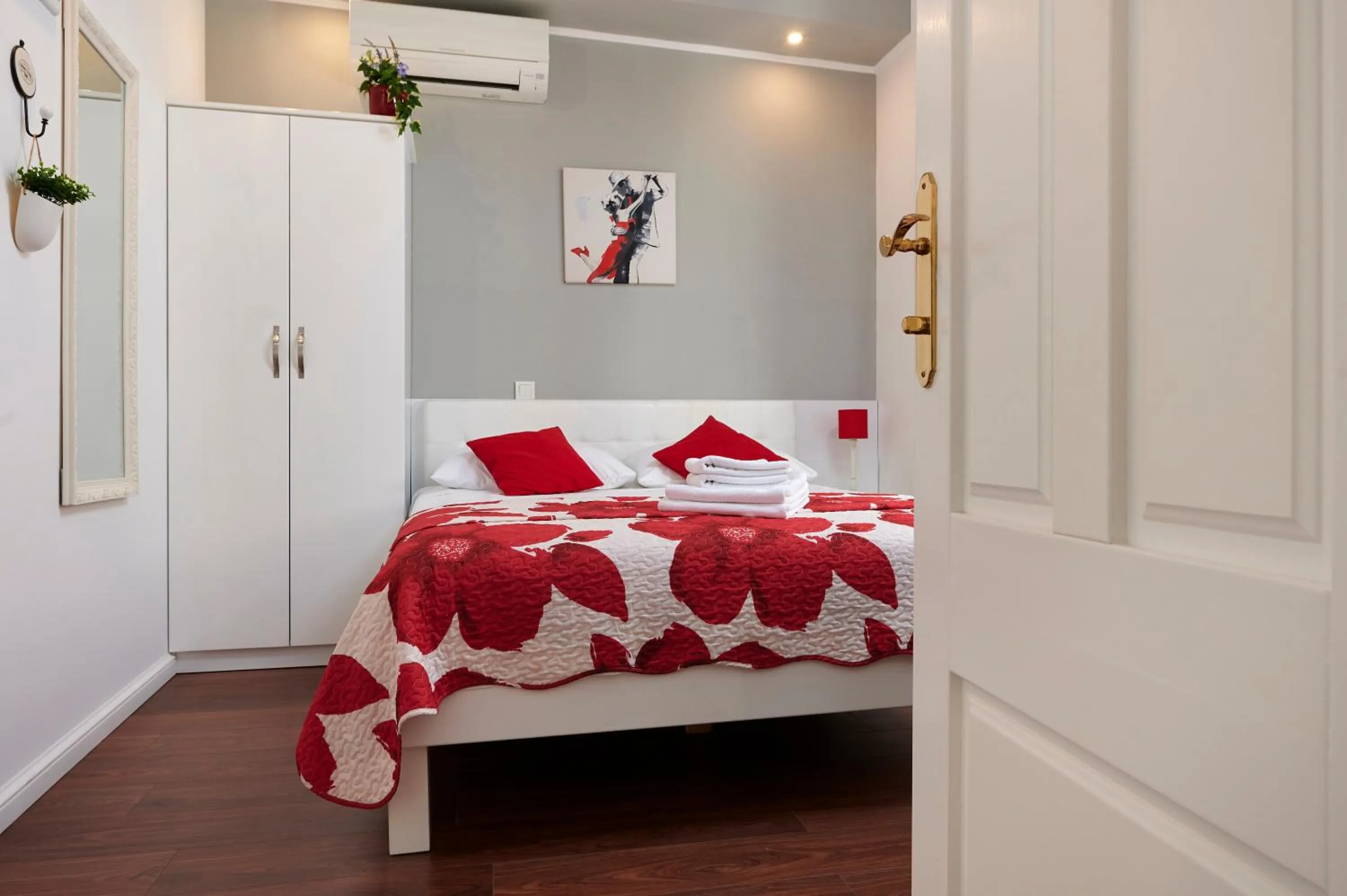 Bedroom, Bed in Palace Central Square