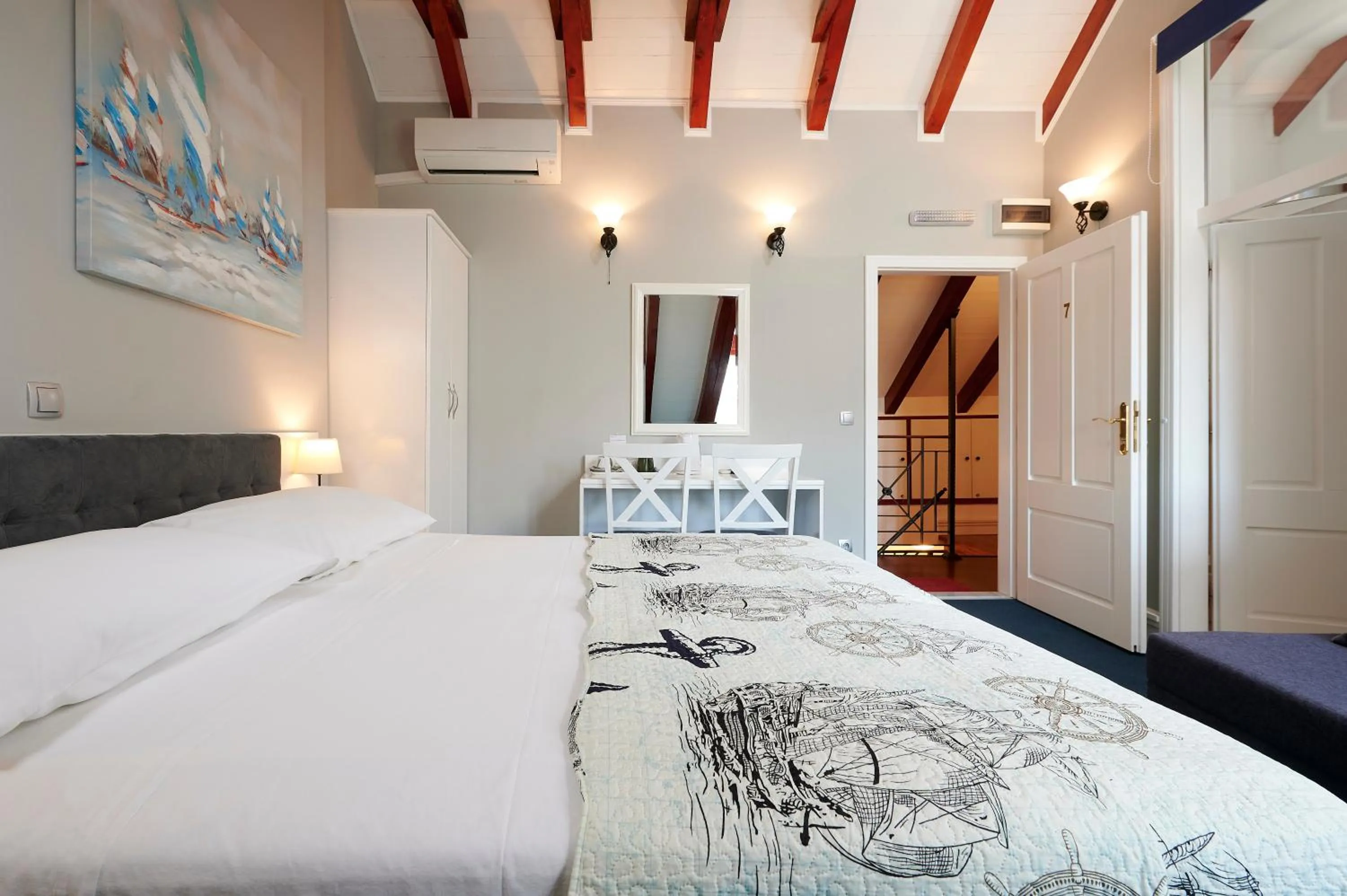 Photo of the whole room, Bed in Palace Central Square