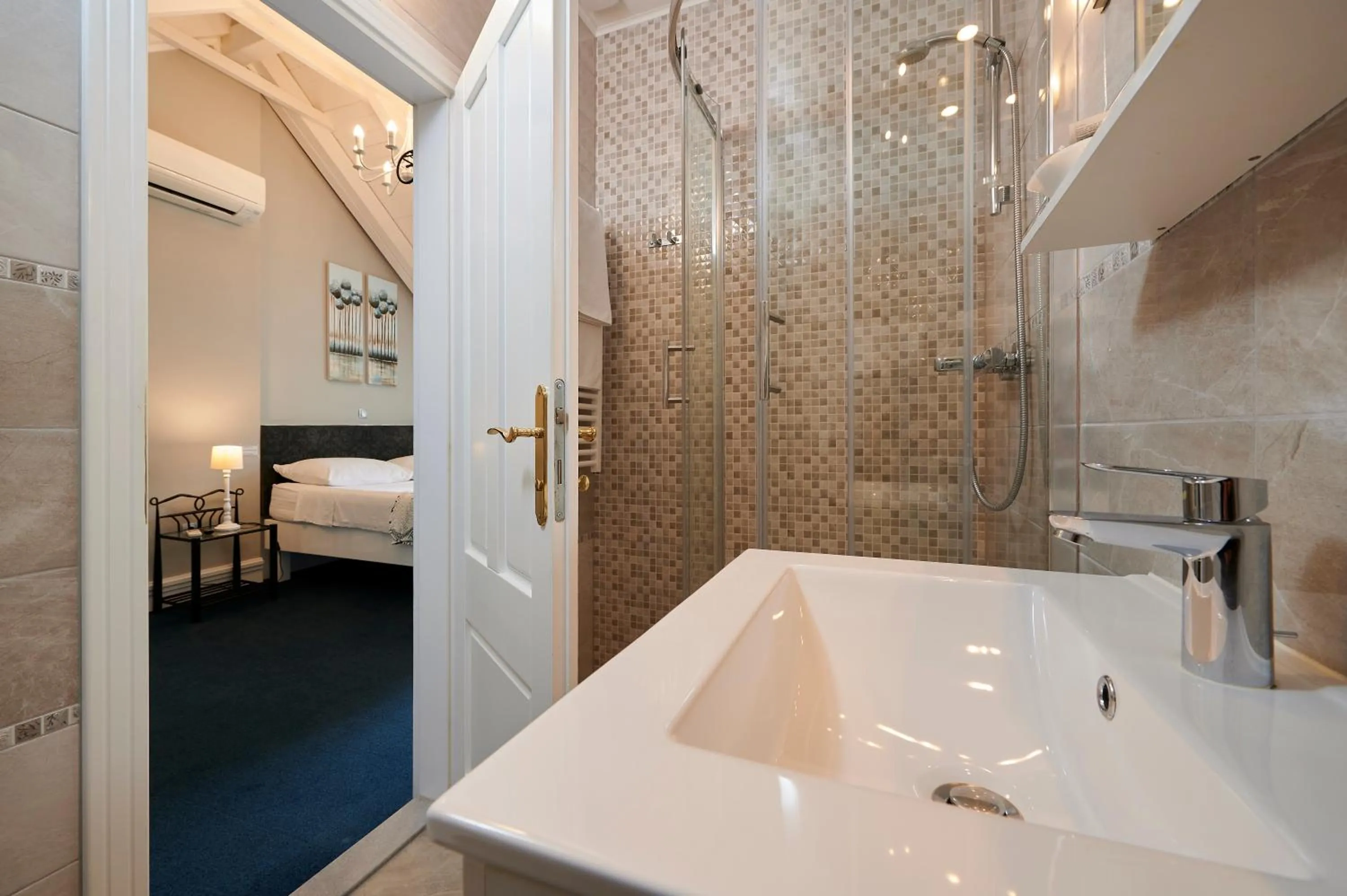 Bathroom in Palace Central Square