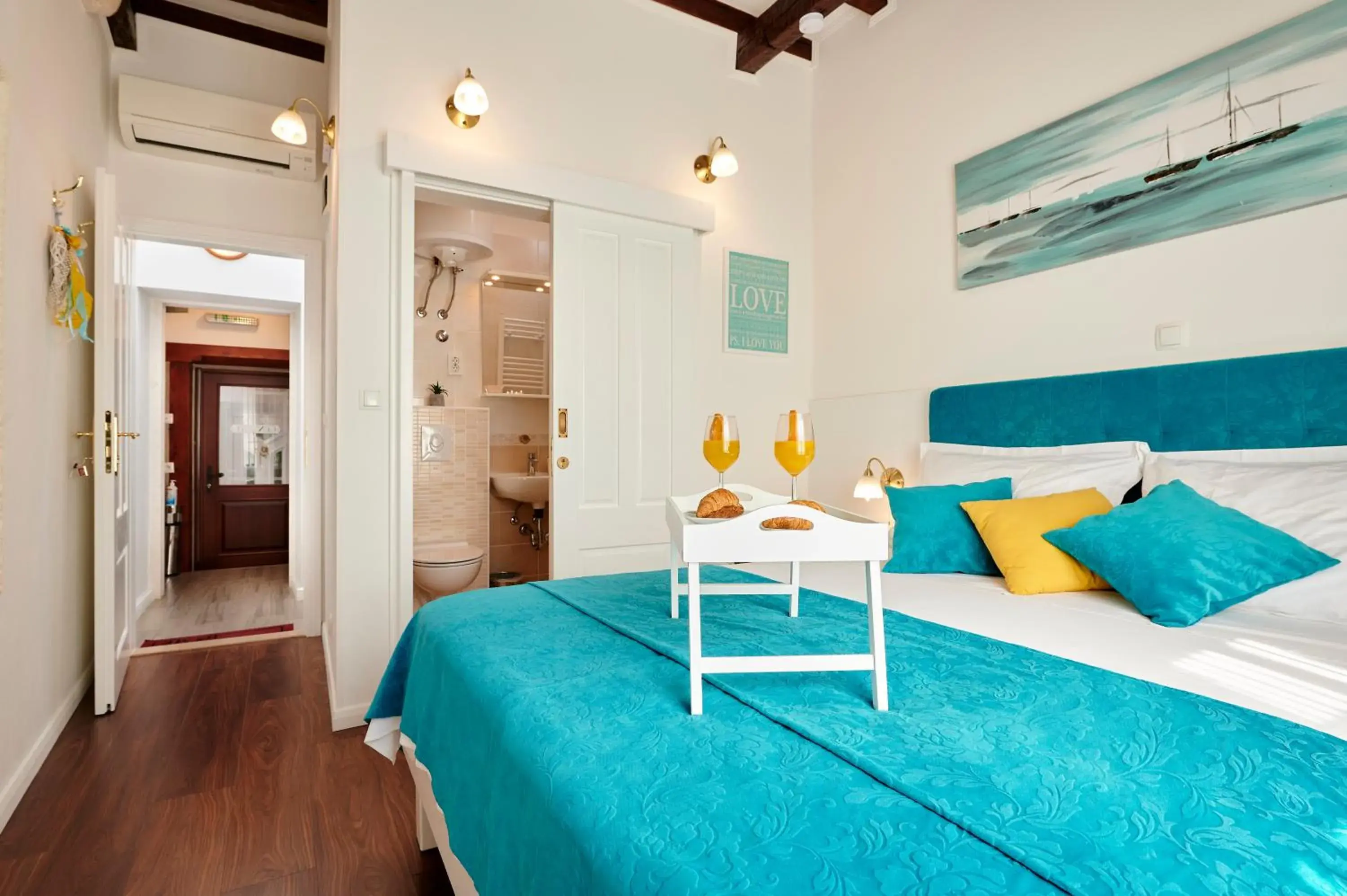 Photo of the whole room, Bed in Palace Central Square Photo of the whole room, Bed in Palace Central Square