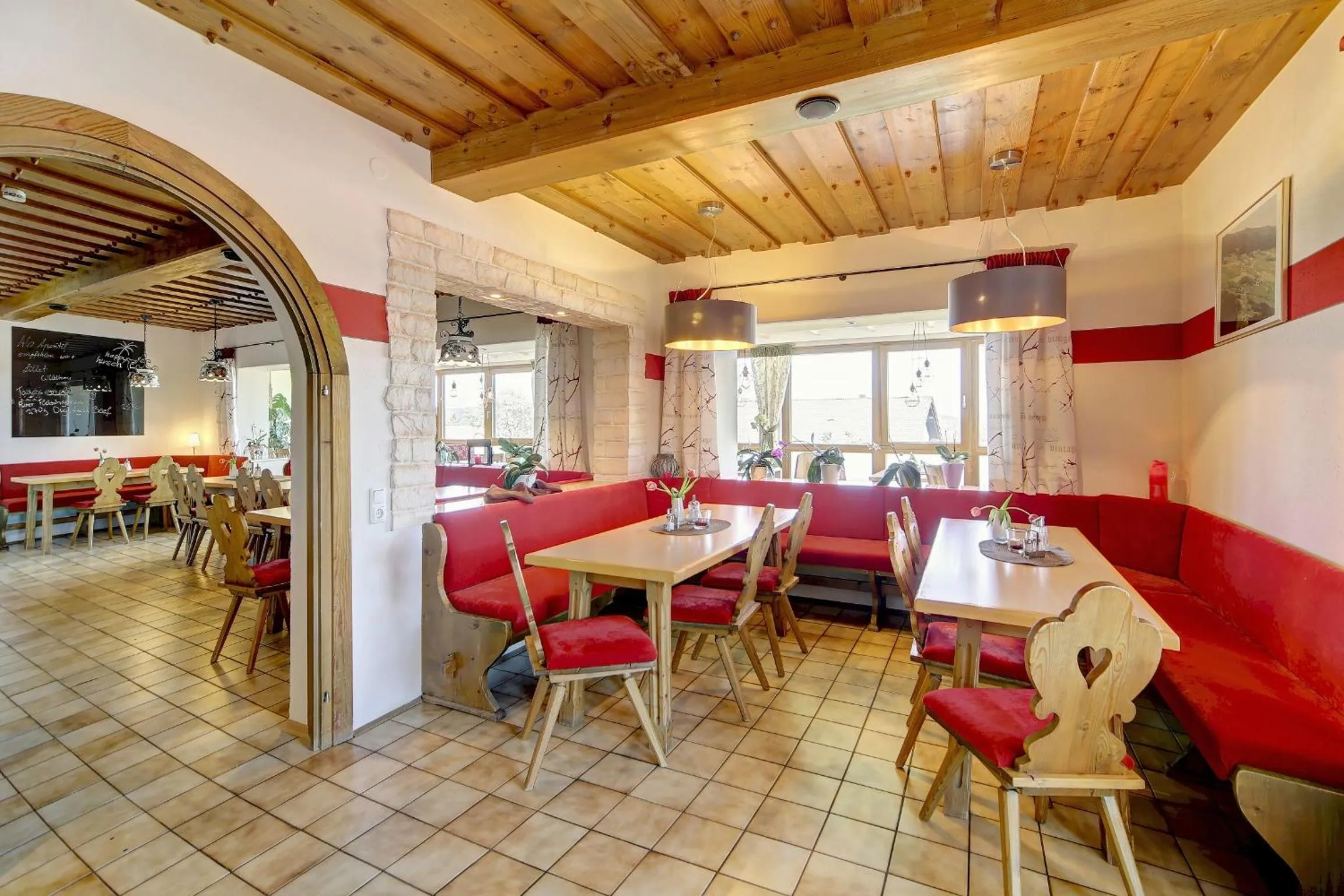 Restaurant/places to eat in Hotel Hirschenstein