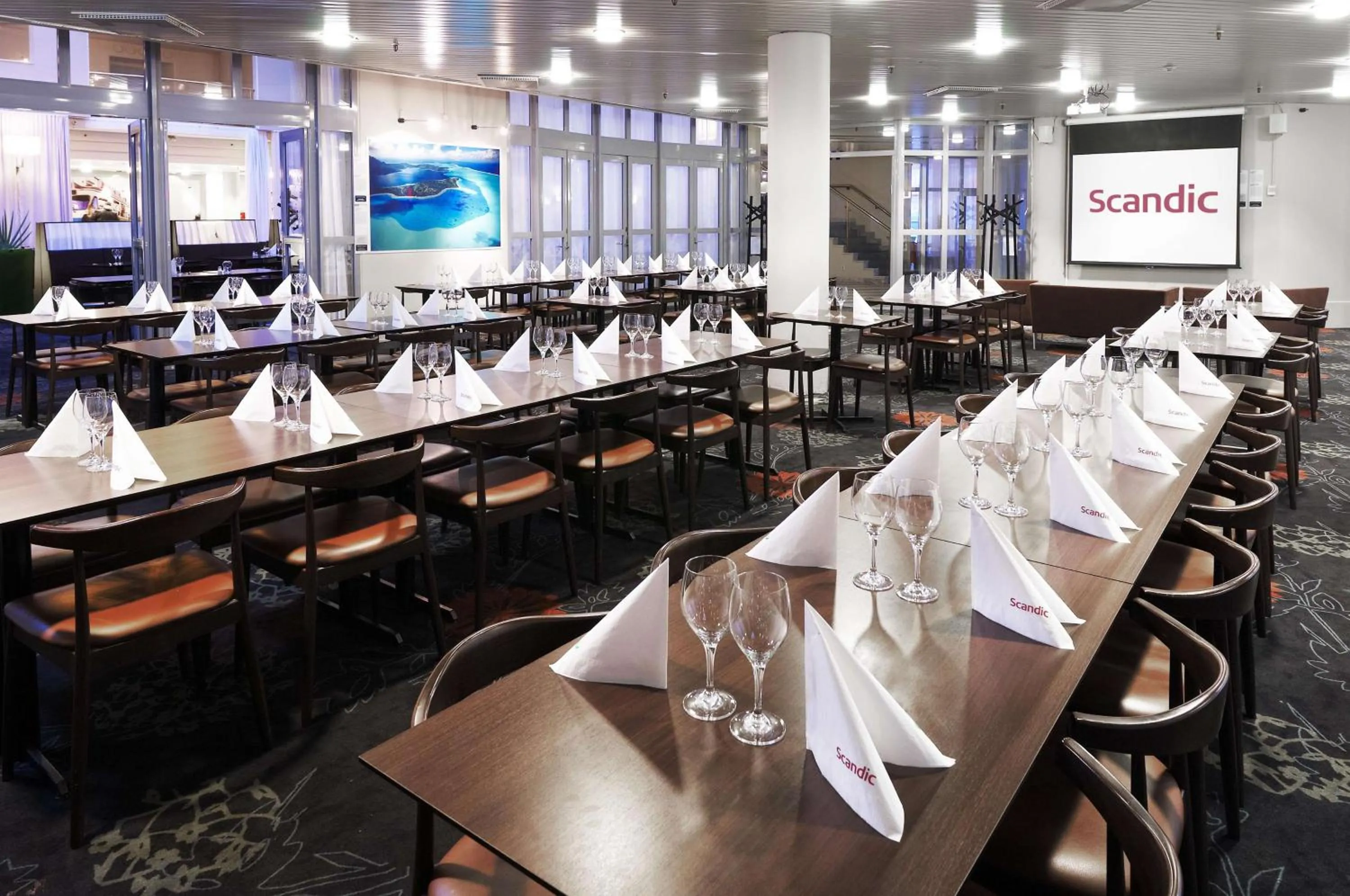 Restaurant/places to eat in Scandic Crown