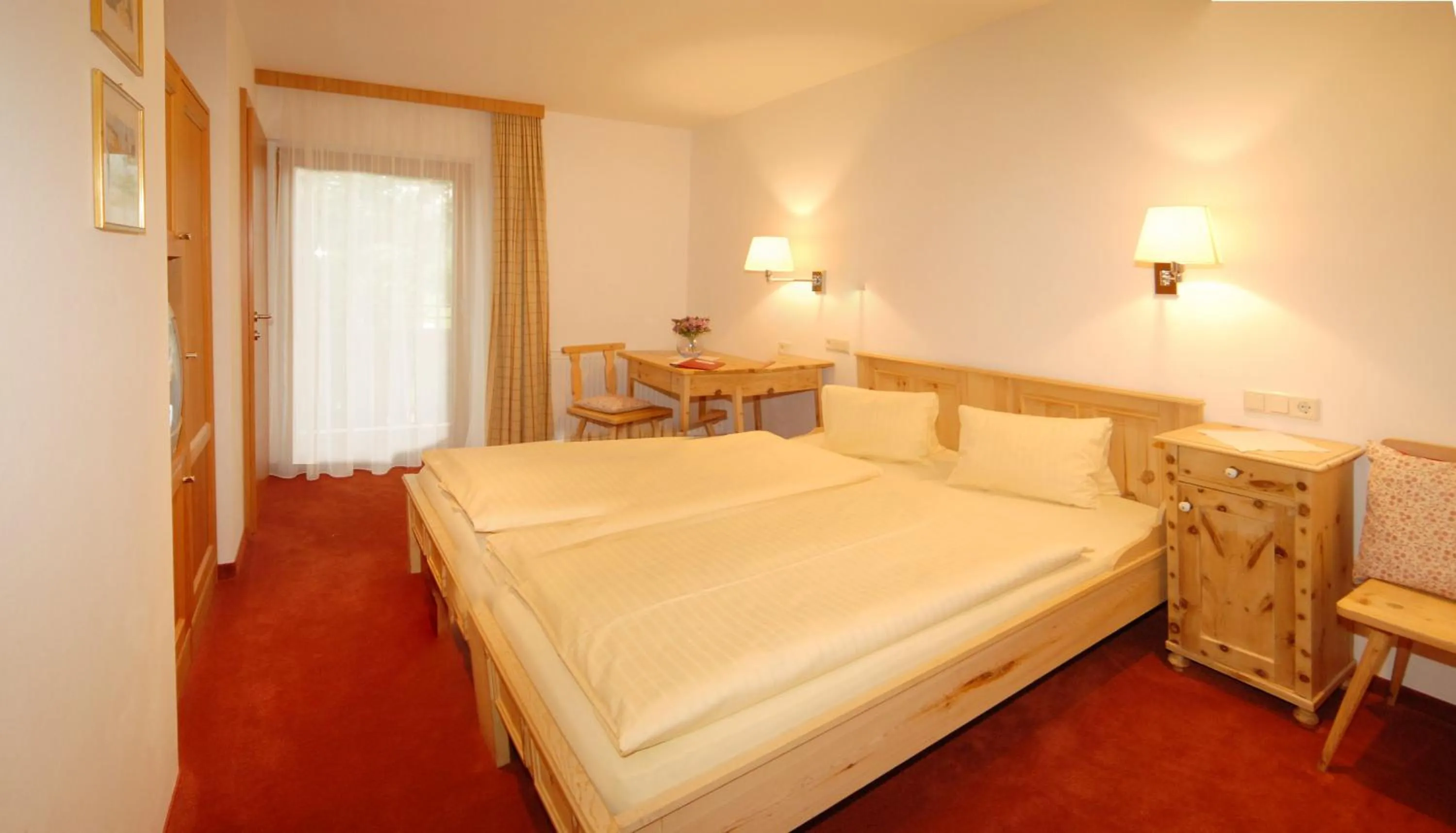 Photo of the whole room, Bed in Landhotel Kielhuberhof