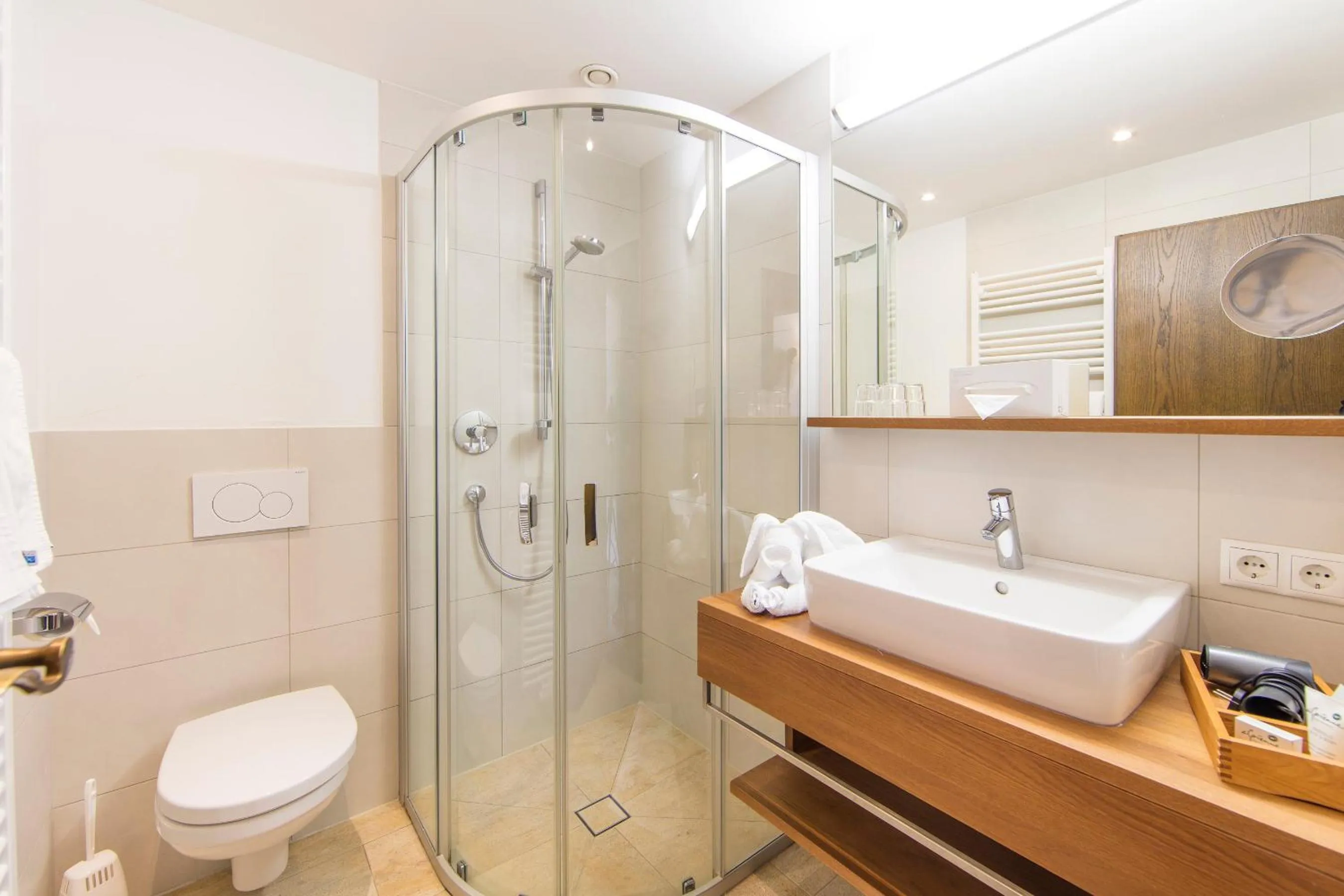 Bathroom in Hotel Falknerhof