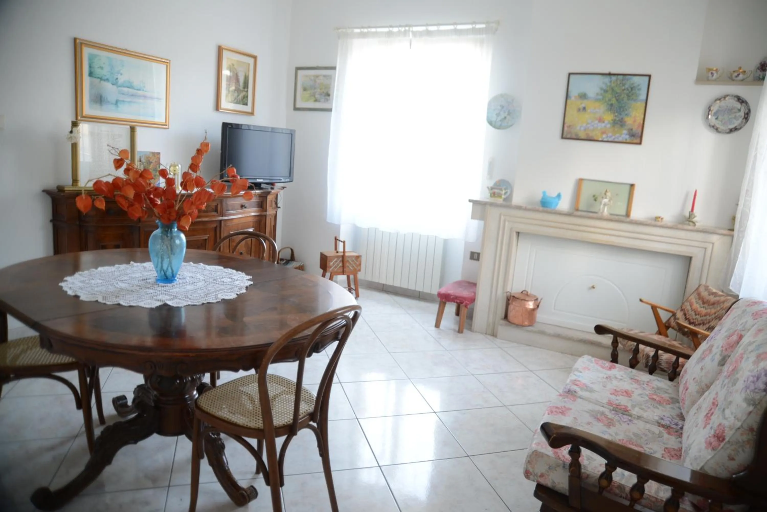 Communal lounge/ TV room in Sa Nuche