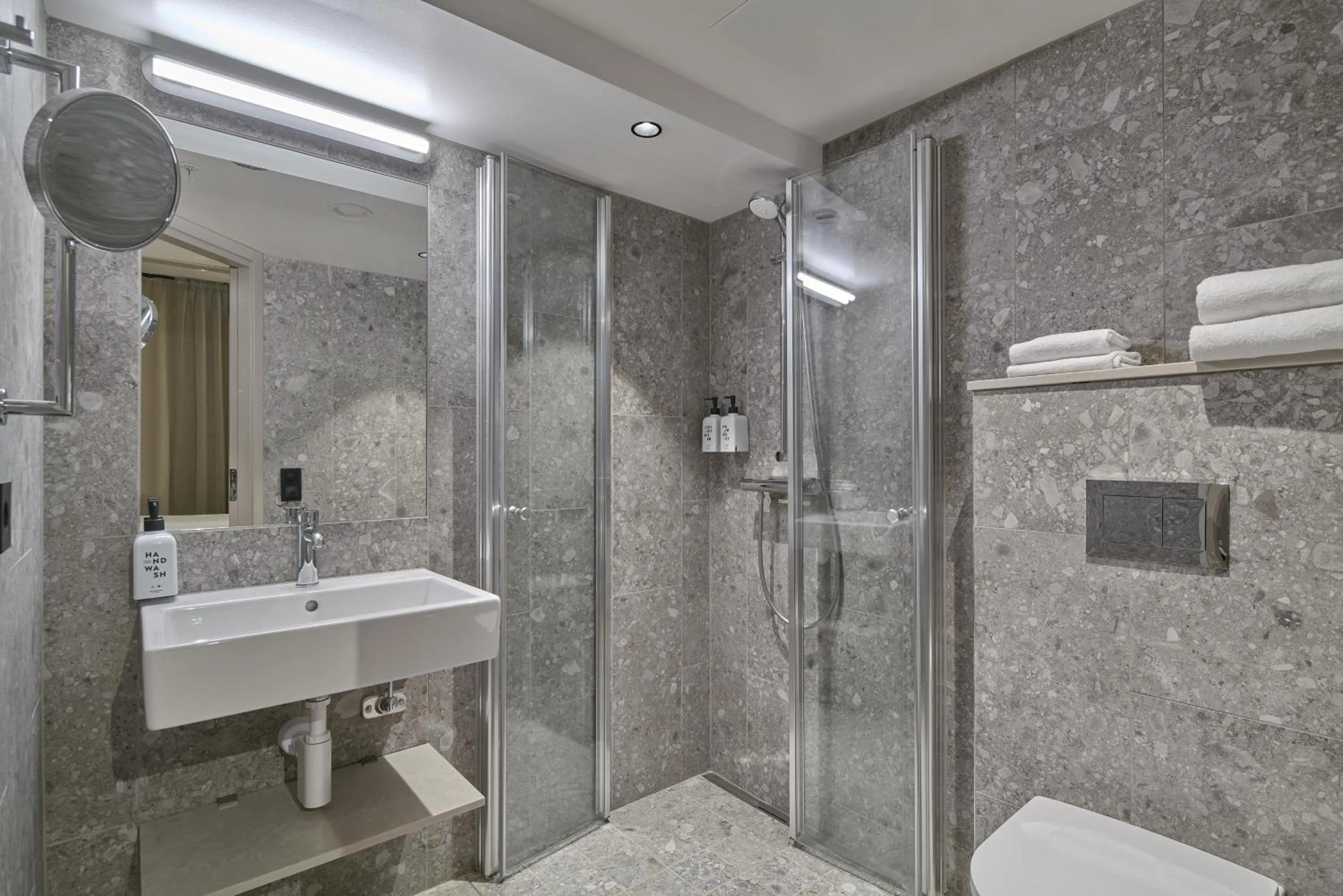 Bathroom in Scandic Wallin