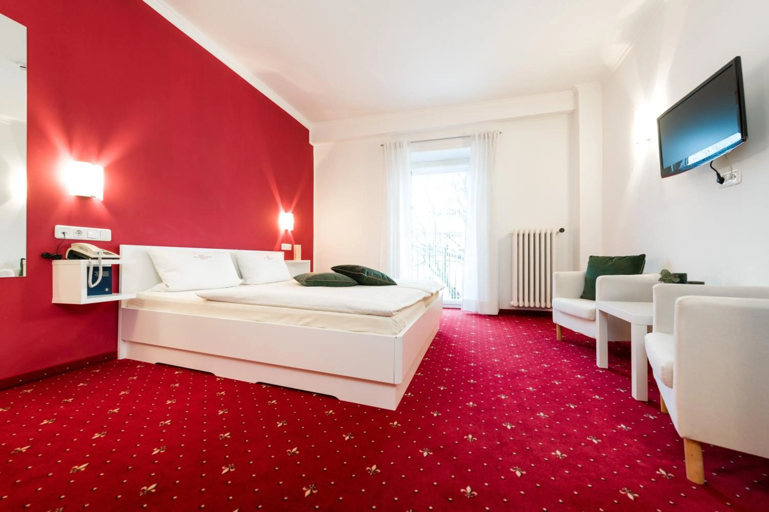 Bed in Hotel Goldener Hirsch