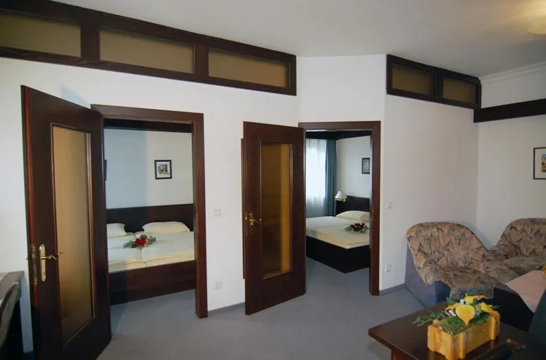 Decorative detail, Bed in Hotel Goldener Hirsch