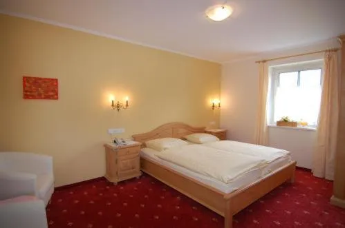 Bed in Hotel Goldener Hirsch