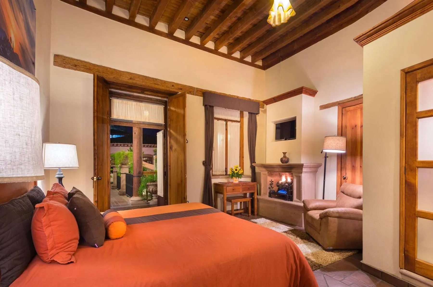 Photo of the whole room, Bed in Hotel Casa del Naranjo