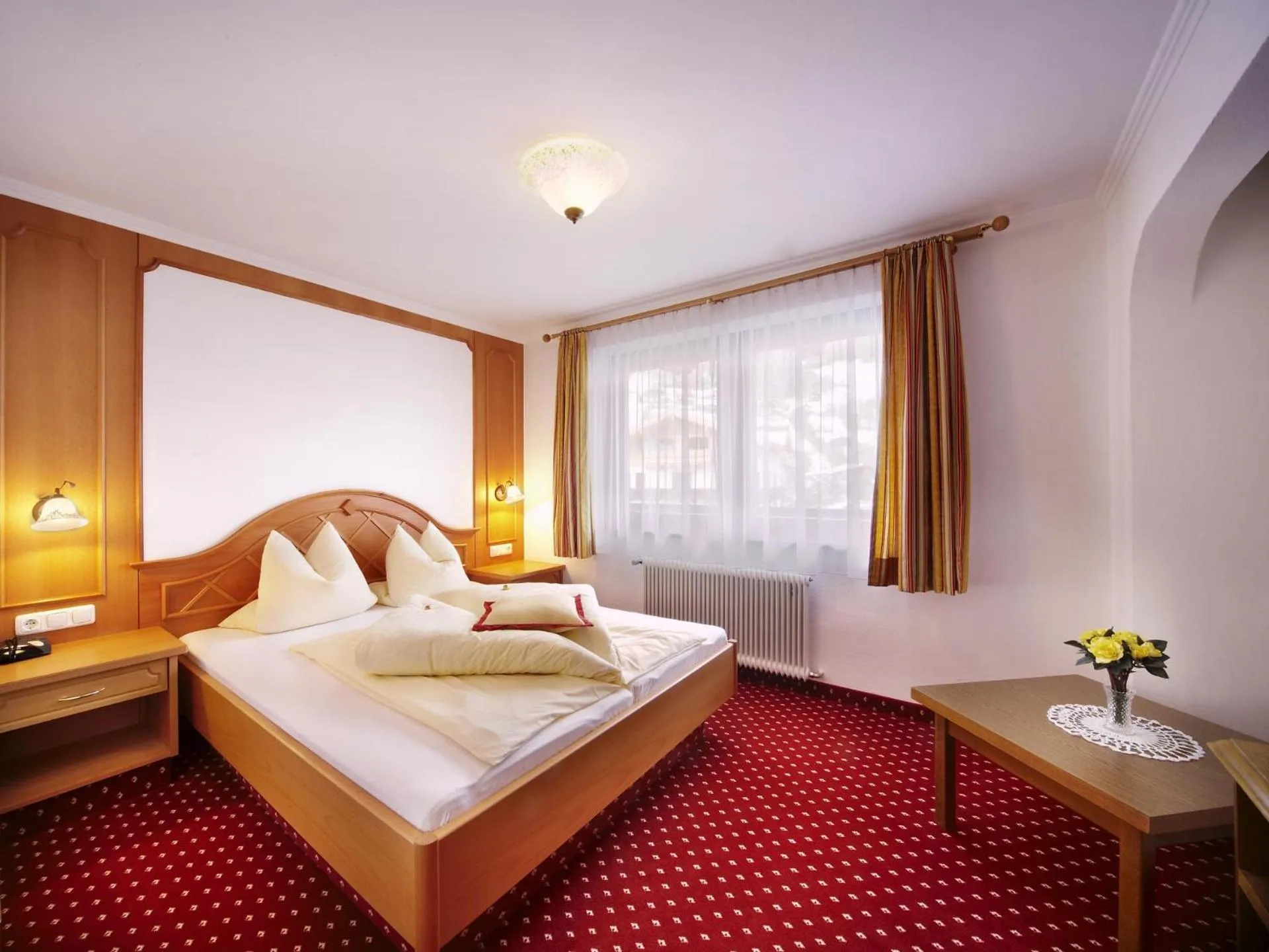 Bed in Smaragdhotel Tauernblick