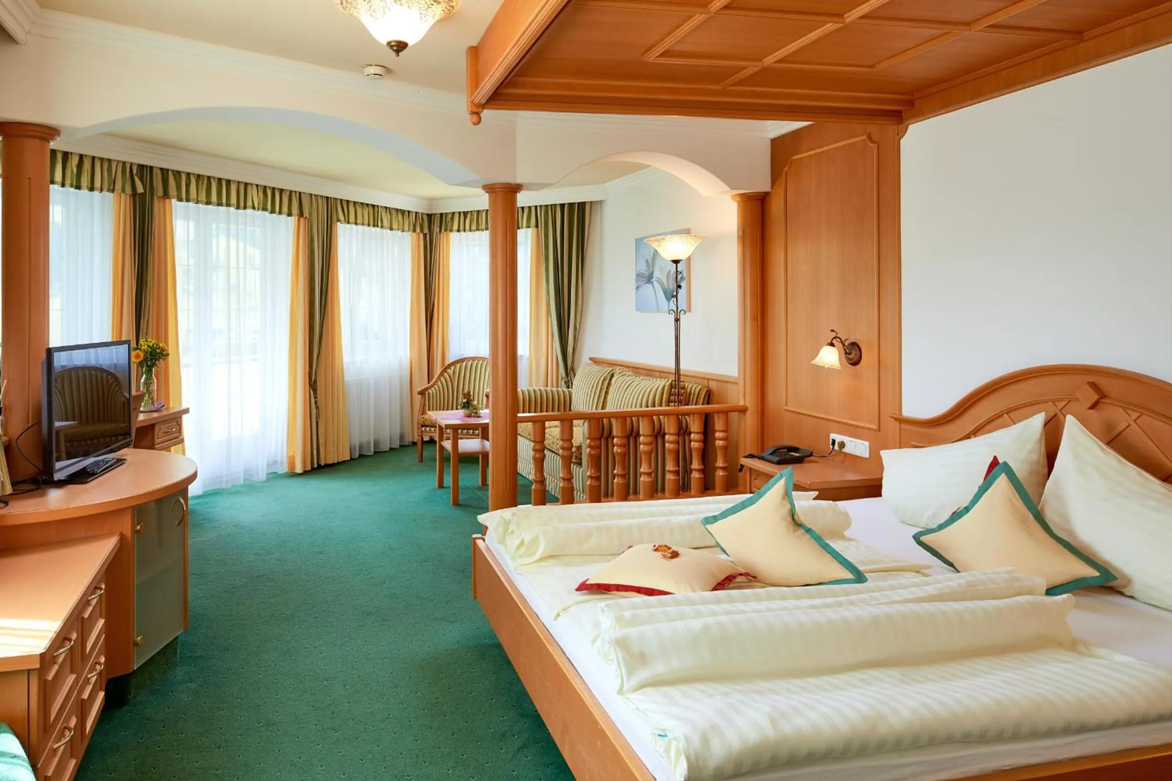 Bed in Smaragdhotel Tauernblick