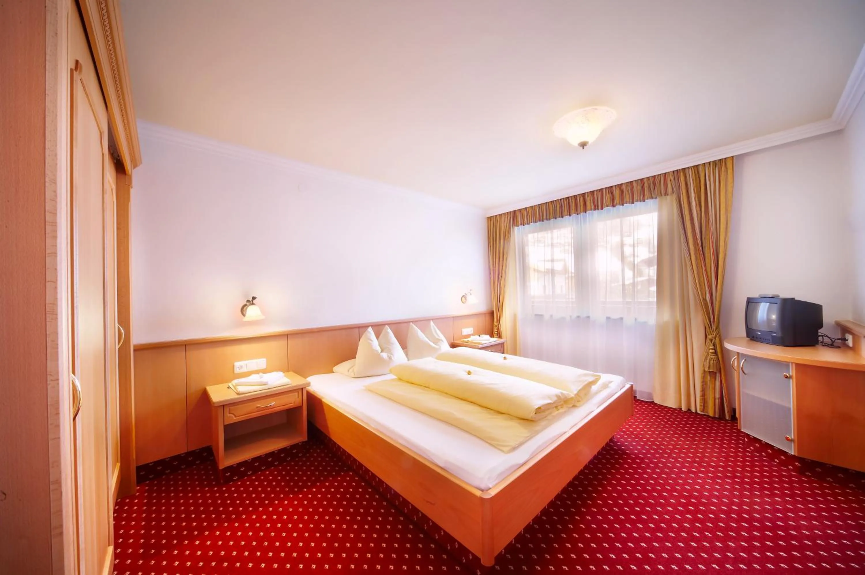 Bed in Smaragdhotel Tauernblick